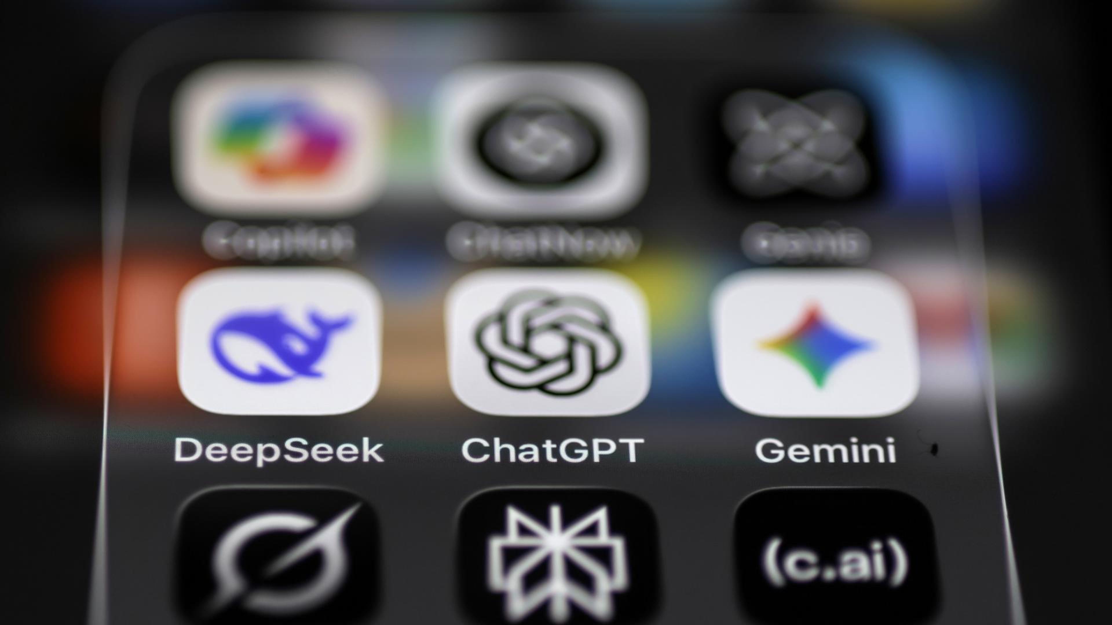 Lasse Rouhiainen, experto en IA: "La inteligencia artificial se va a usar para nuestra cuenta bancaria y en política; ha venido como un tsunami"