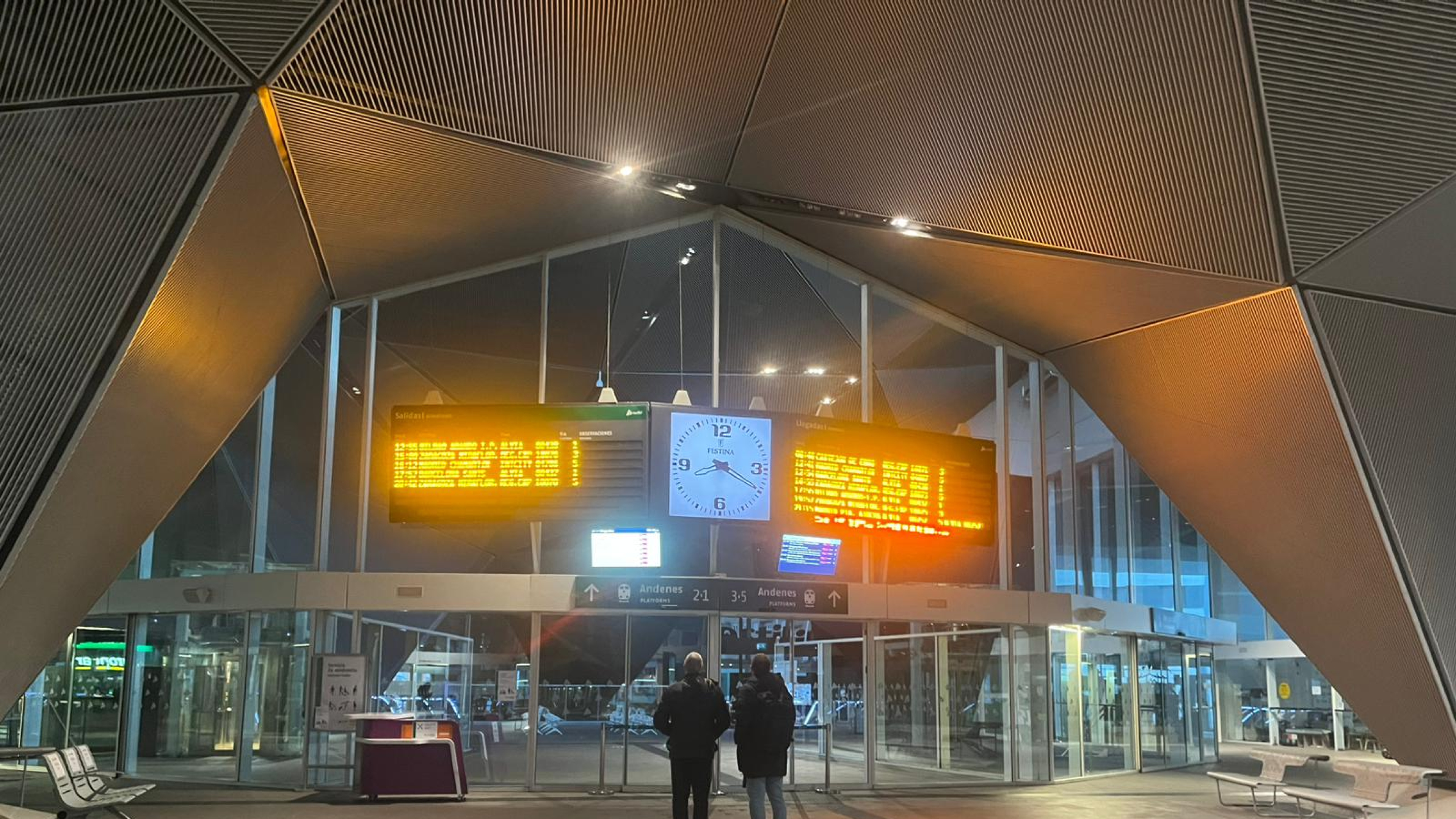 Viajar de La Rioja a Madrid se convierte en una odisea por la huelga de trenes y los retrasos