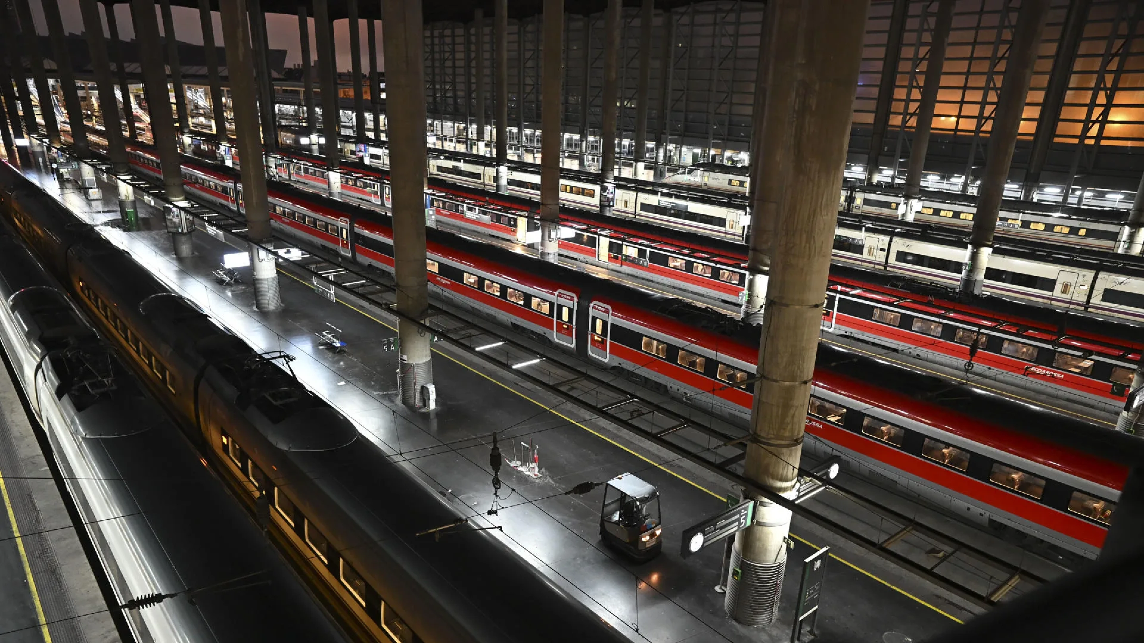 El temor a los retrasos del tren condiciona los viajes y a las agencias: el mayor temor son las conexiones con vuelos, lo que "da bastante miedo, te la juegas muchísimo"