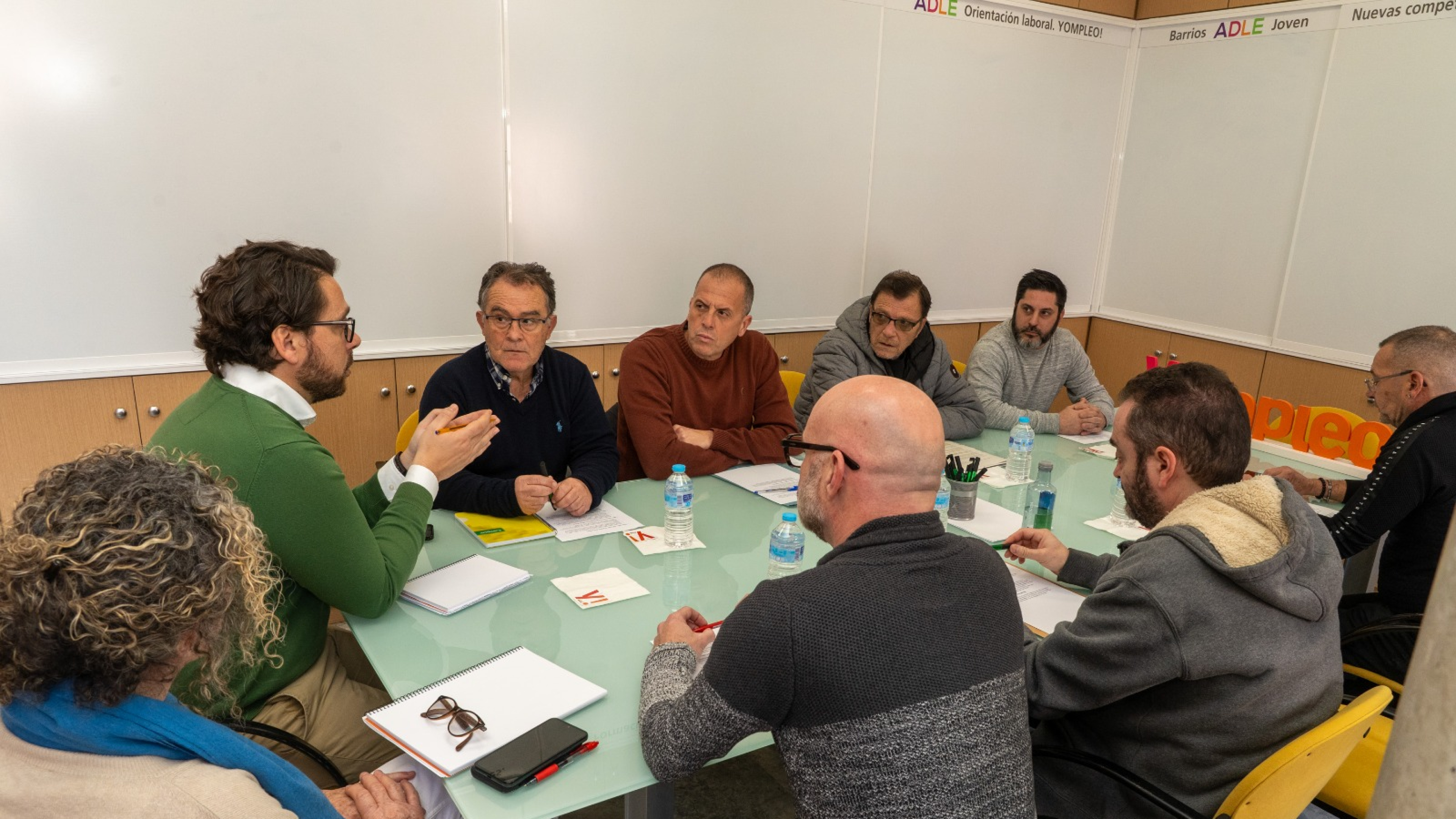 El Ayuntamiento activa un plan de apoyo a los trabajadores de las empresas auxiliares de Sabic ante la incertidumbre por el futuro de la planta de La Aljorra