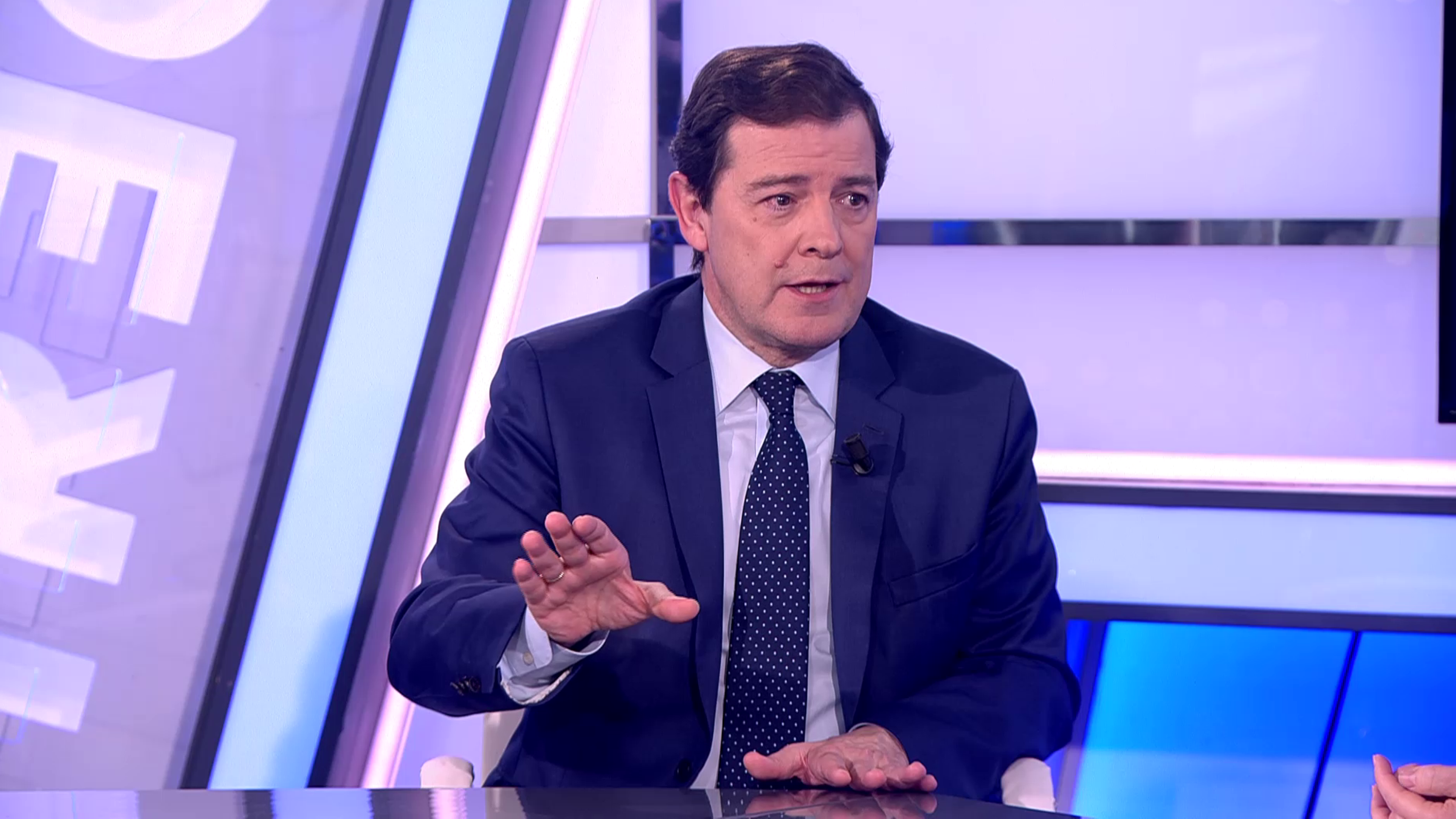 Mañueco marca sus líneas rojas a Vox ante el 15-M y acusa a Sánchez de "castigar" a Castilla y León