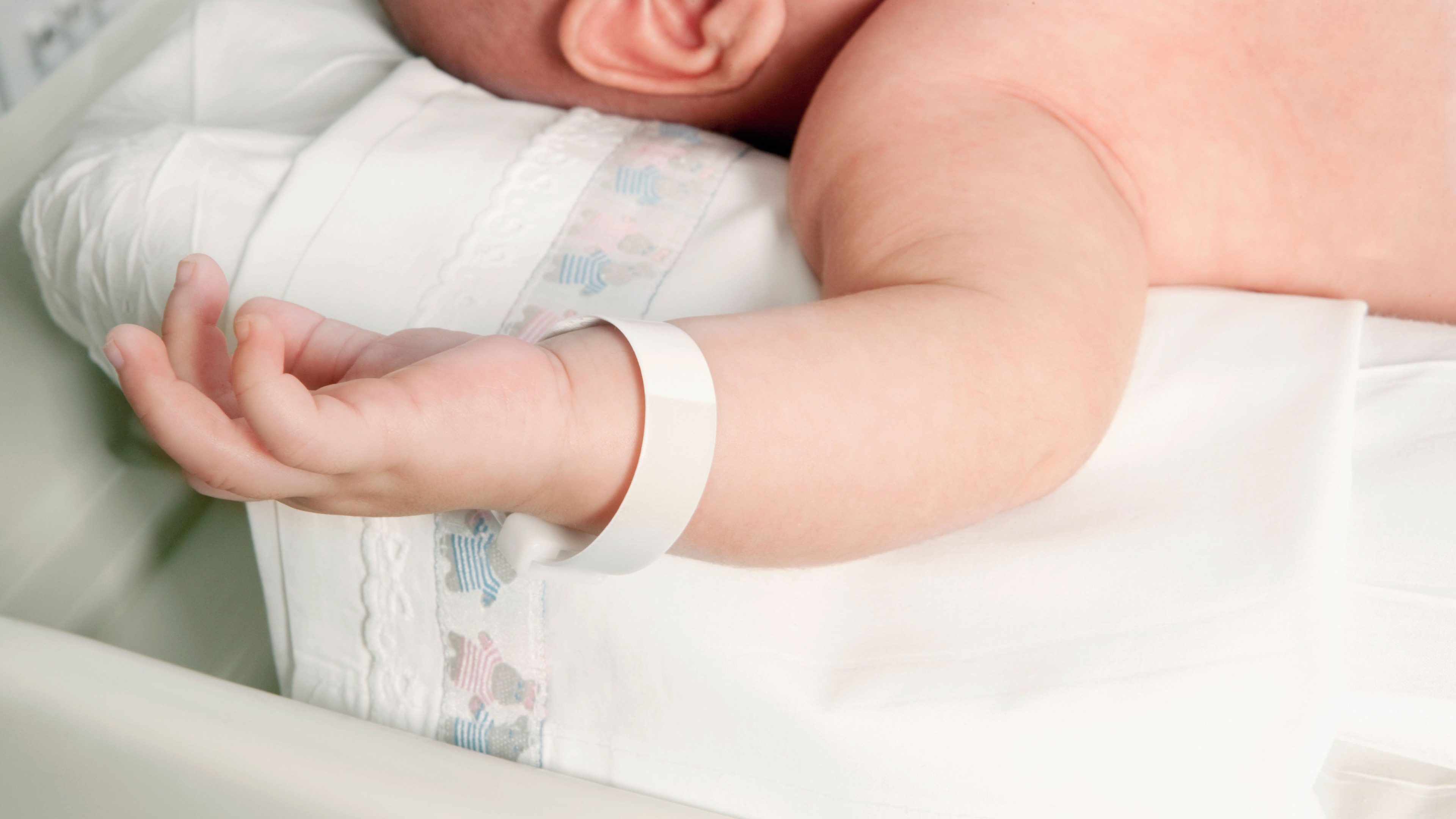 Teresa Cenarro, vicepresidenta de la Asociación Española de Pediatría: "Podemos estar tranquilos, porque los controles que hay en la industria de la alimentación infantil son muy exhaustivos"