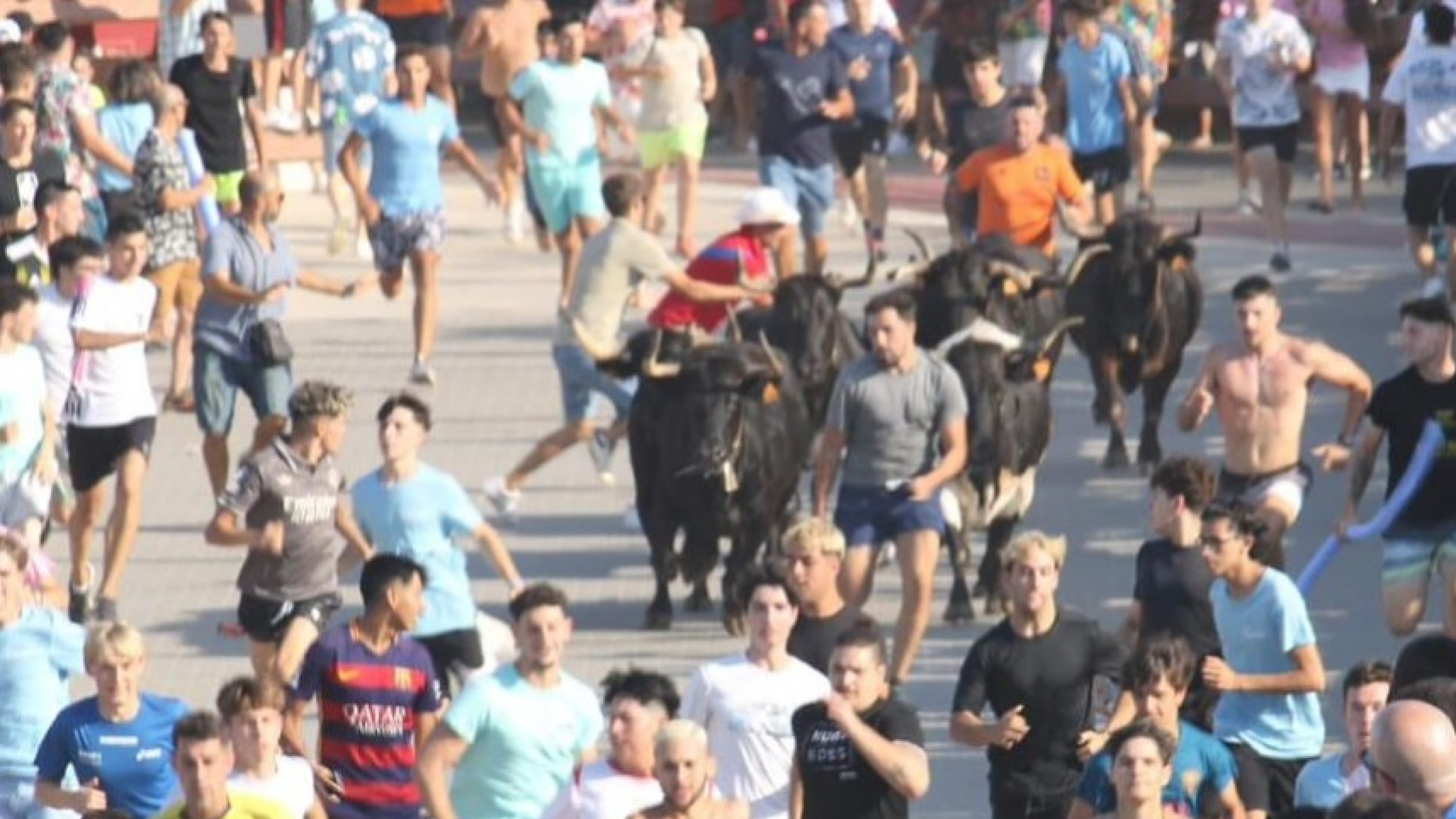 Los 'bous al carrer' desafían al Gobierno y tachan de "inviable" el veto a menores