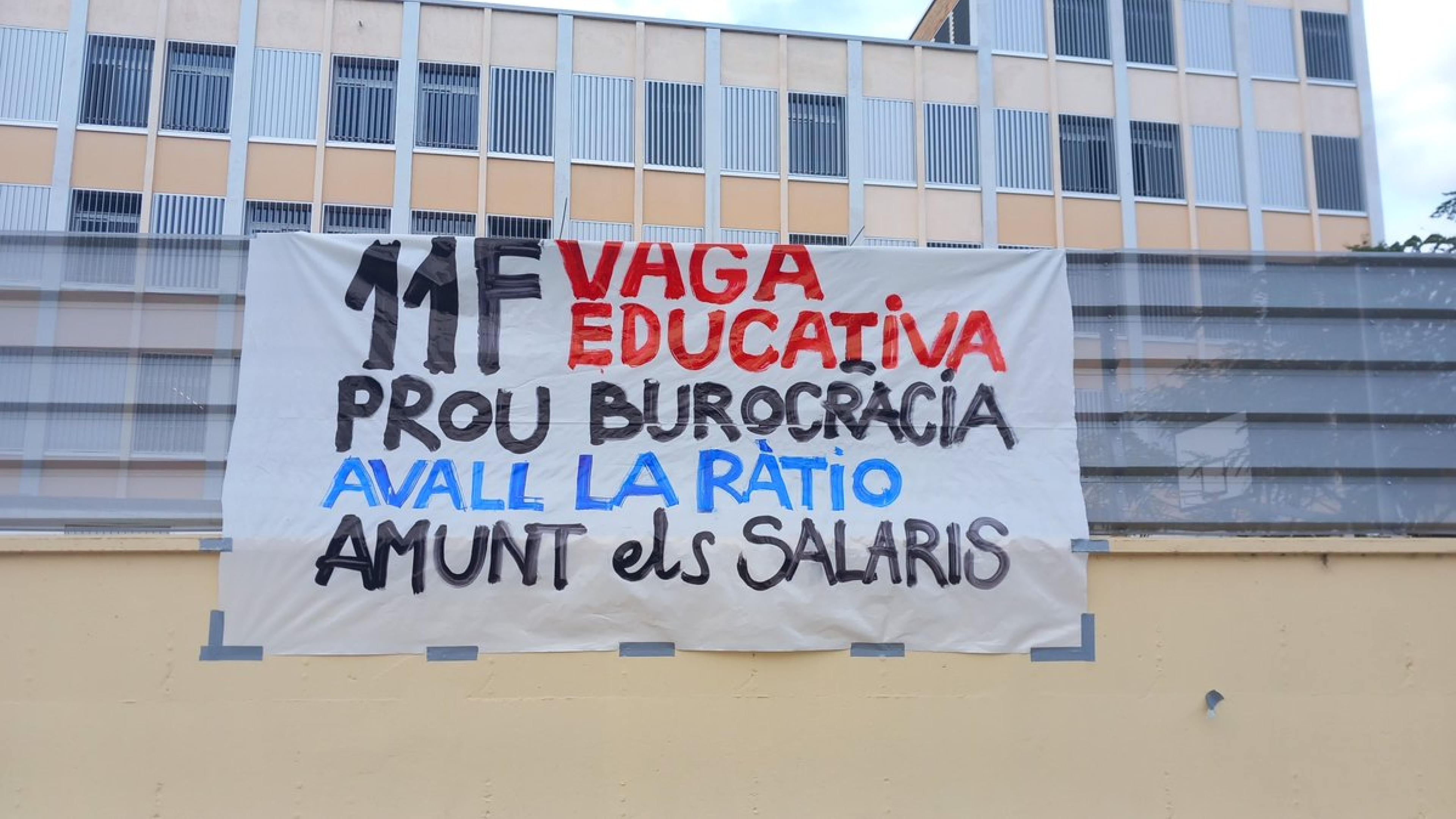 El sueldo de profesor ya no da para un piso en Barcelona: el grito de los docentes catalanes en la nueva huelga