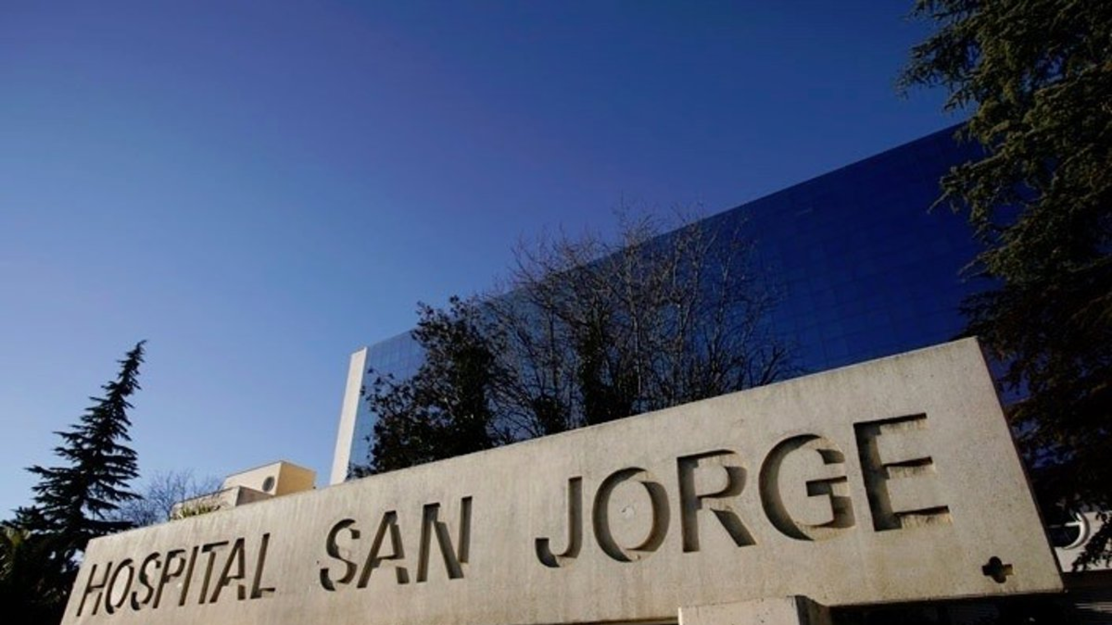 Una paciente y una menor agreden a dos vigilantes en el Hospital San Jorge de Huesca