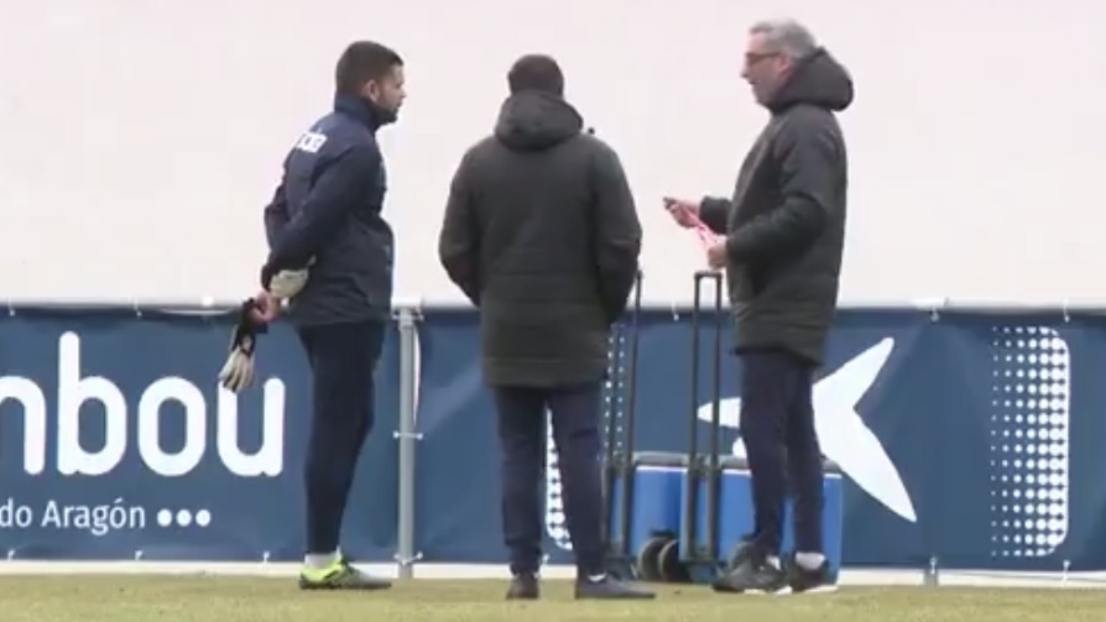 El presidente Lasaosa arropa al Huesca en su momento más crítico