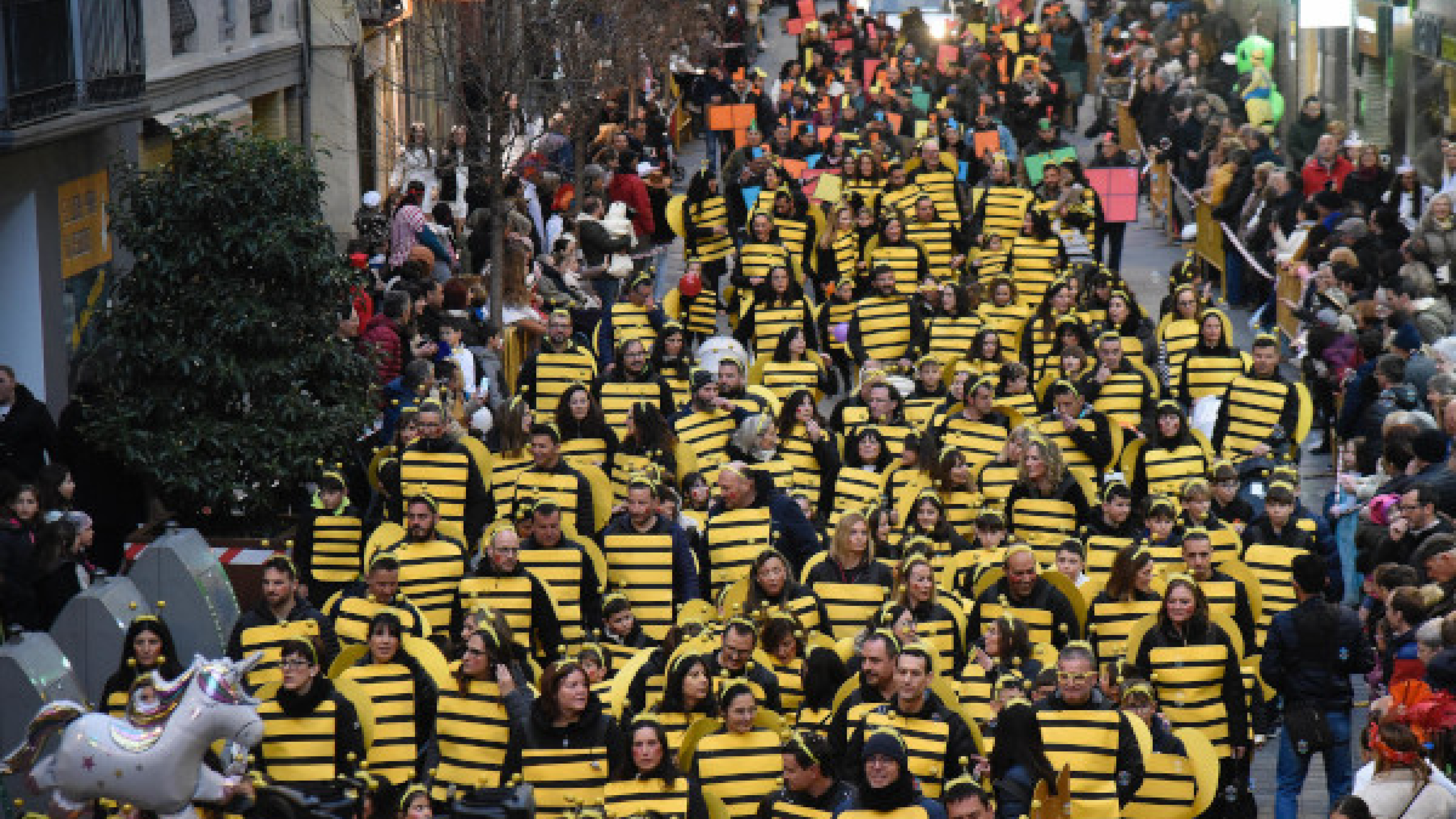 Huesca enciende su Carnaval 2026 con una cabalgata de casi 4000 personas y un programa que fusiona tradición y ocio juvenil