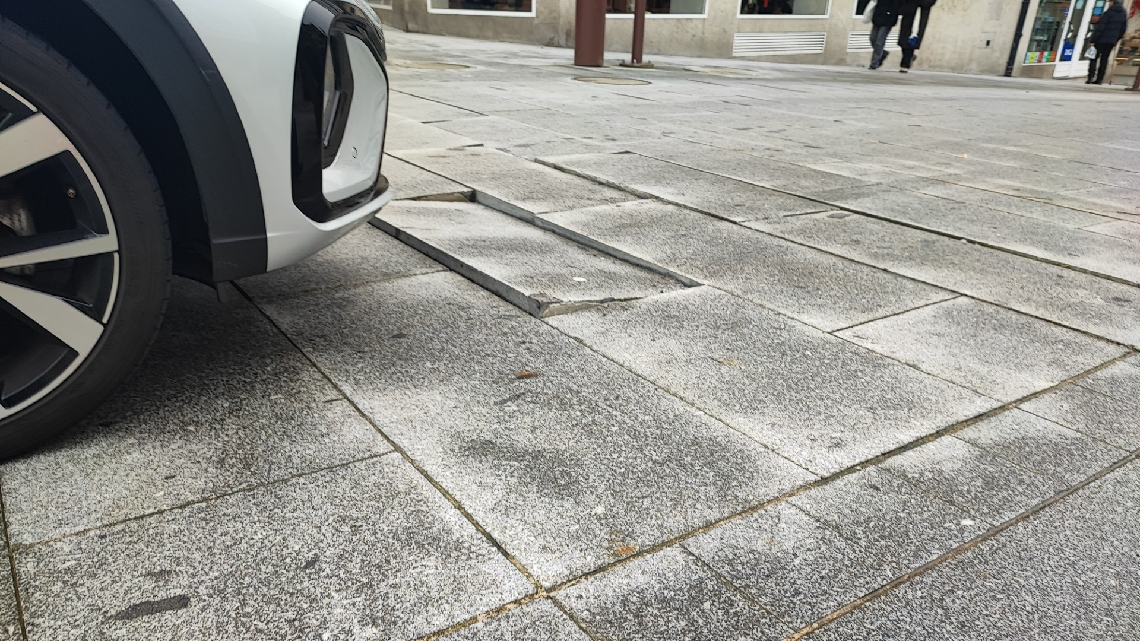 Los vecinos de la ZBE de Lugo piden la reparación del pavimento y mayor control de la calidad del aire y el ruido en el casco histório