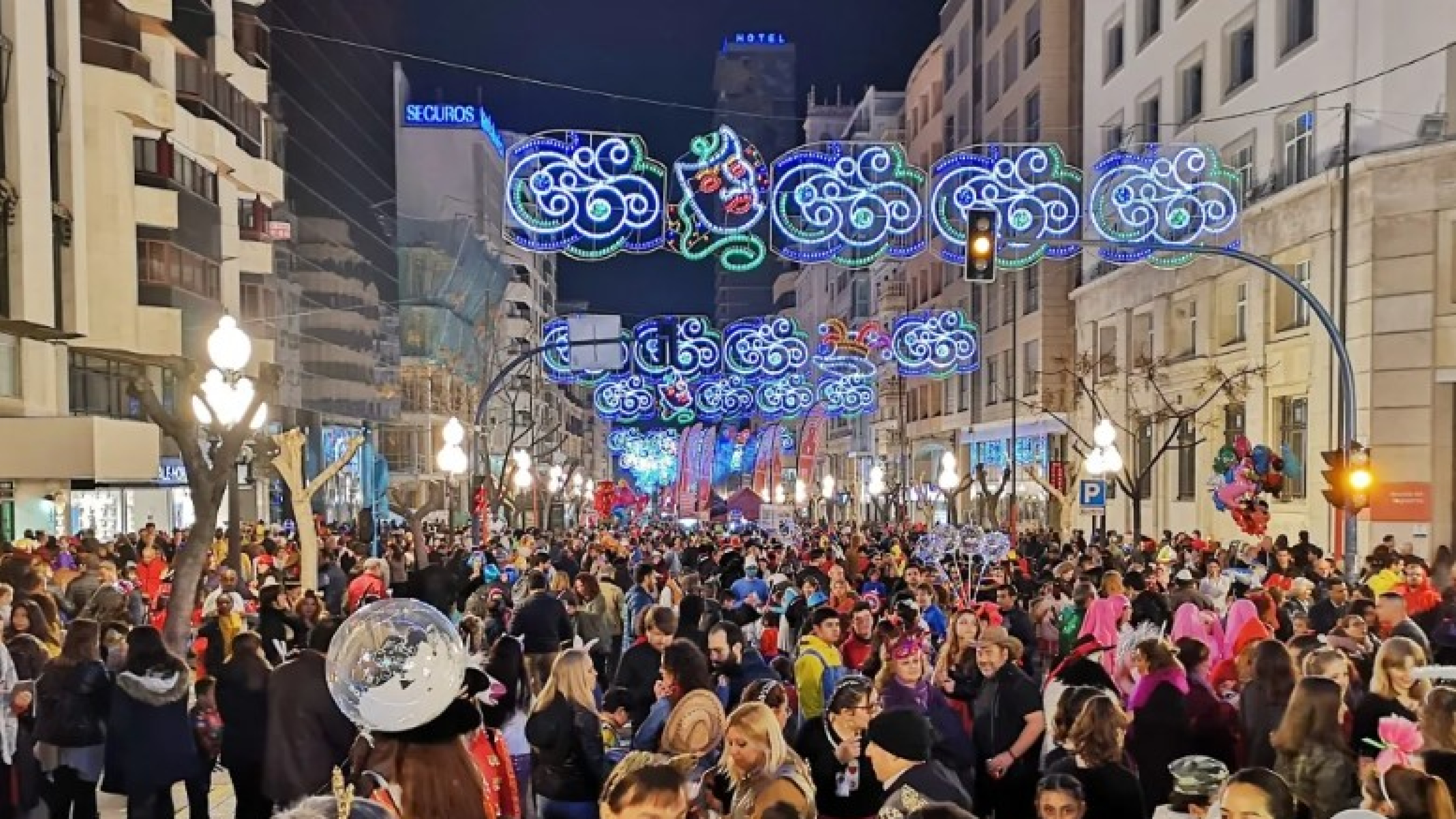Alicante se prepara para un Carnaval multitudinario con refuerzo de transporte