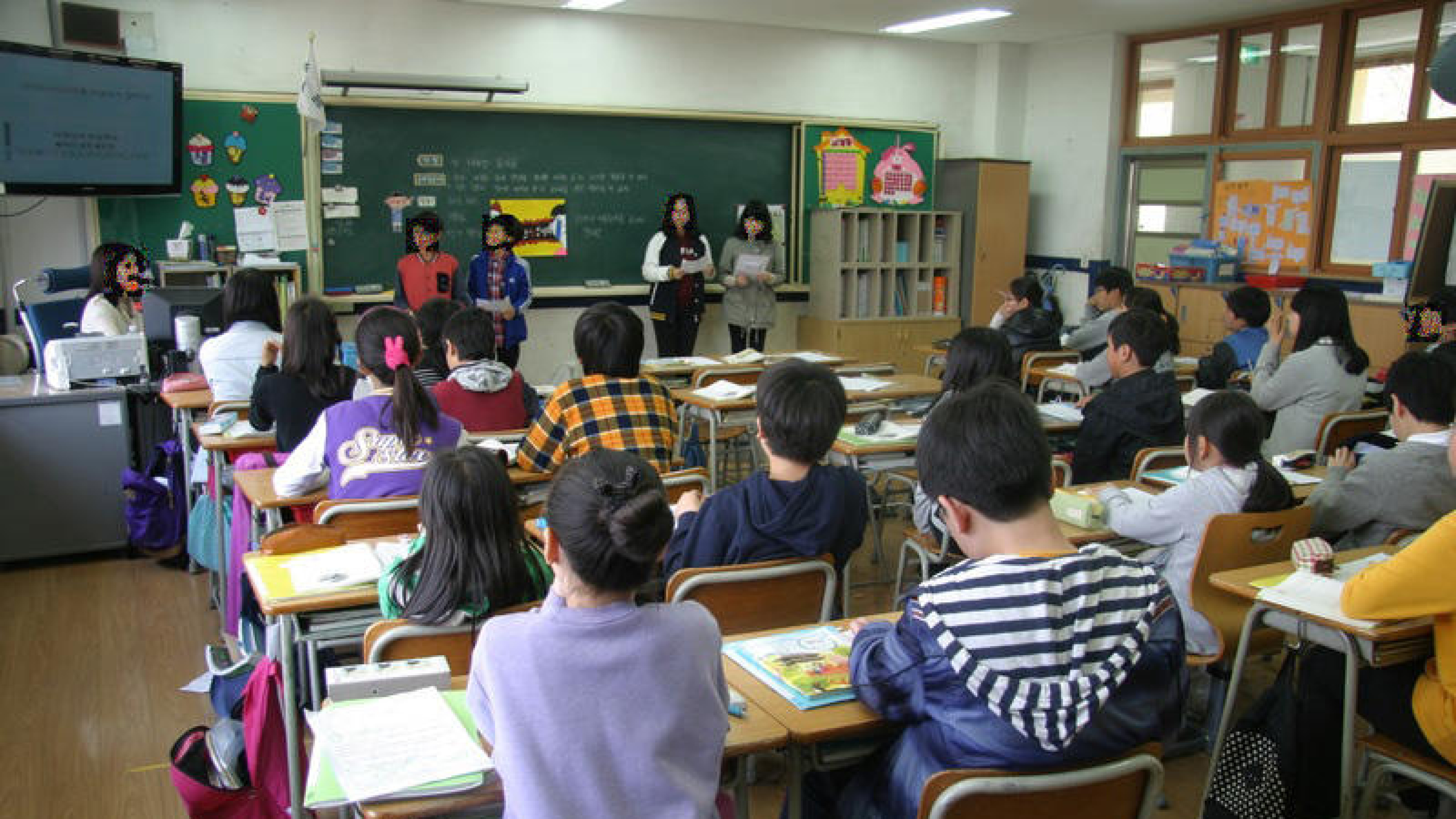 Escuelas Católicas pide al Ministerio de Educación abordar el "déficit económico" que arrastra la concertada: "Pilar Alegría nos lo prometió, fue deficiente"