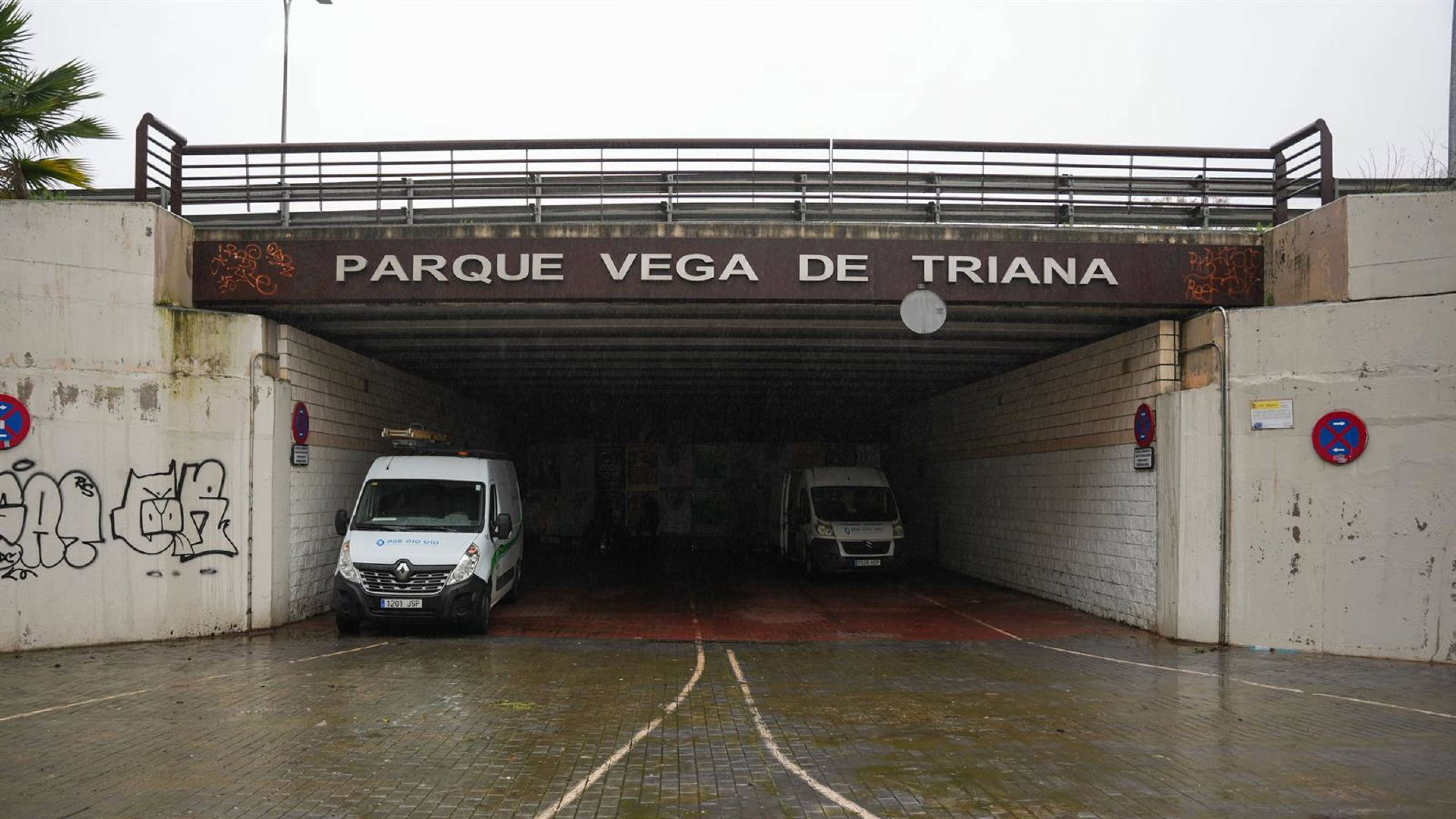 Sevilla recupera la normalidad tras el temporal y reabre las compuertas del Guadalquivir