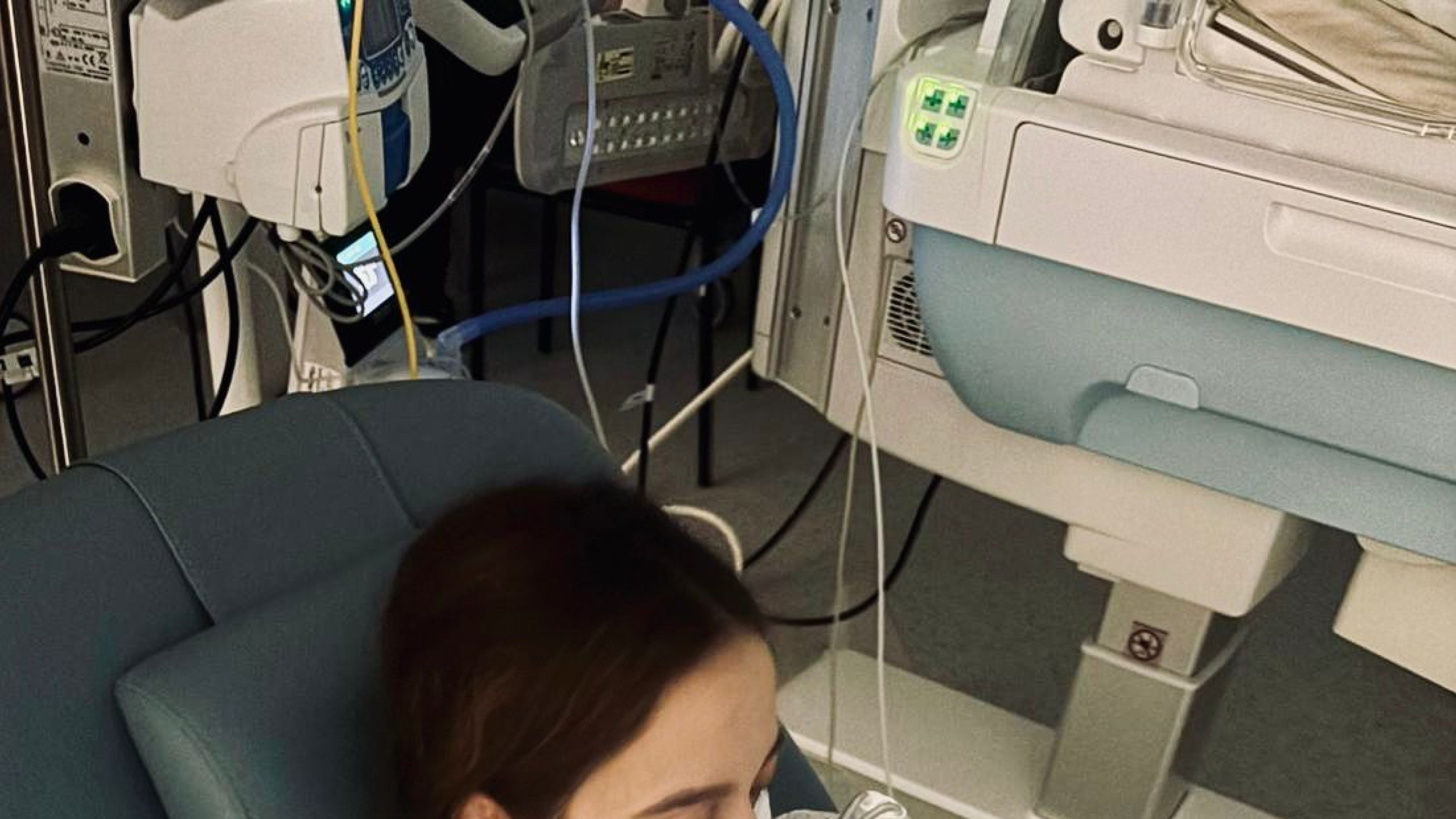 “Me dijeron que mis mellizas no sobrevivirían”: el dramático parto prematuro de Alicia tras una hemorragia masiva y un traslado de alto riesgo