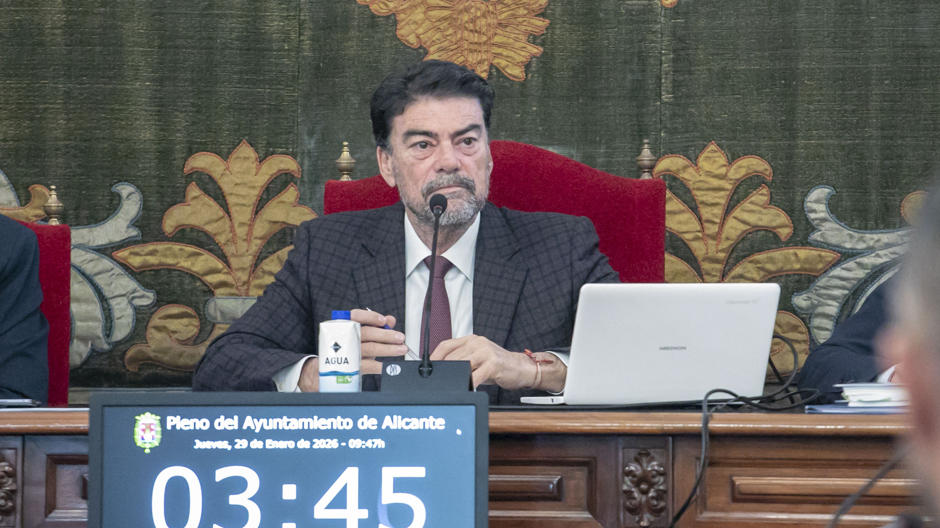 Barcala evita hablar de dimisión y promete que las irregularidades en las VPP “no quedarán impunes”