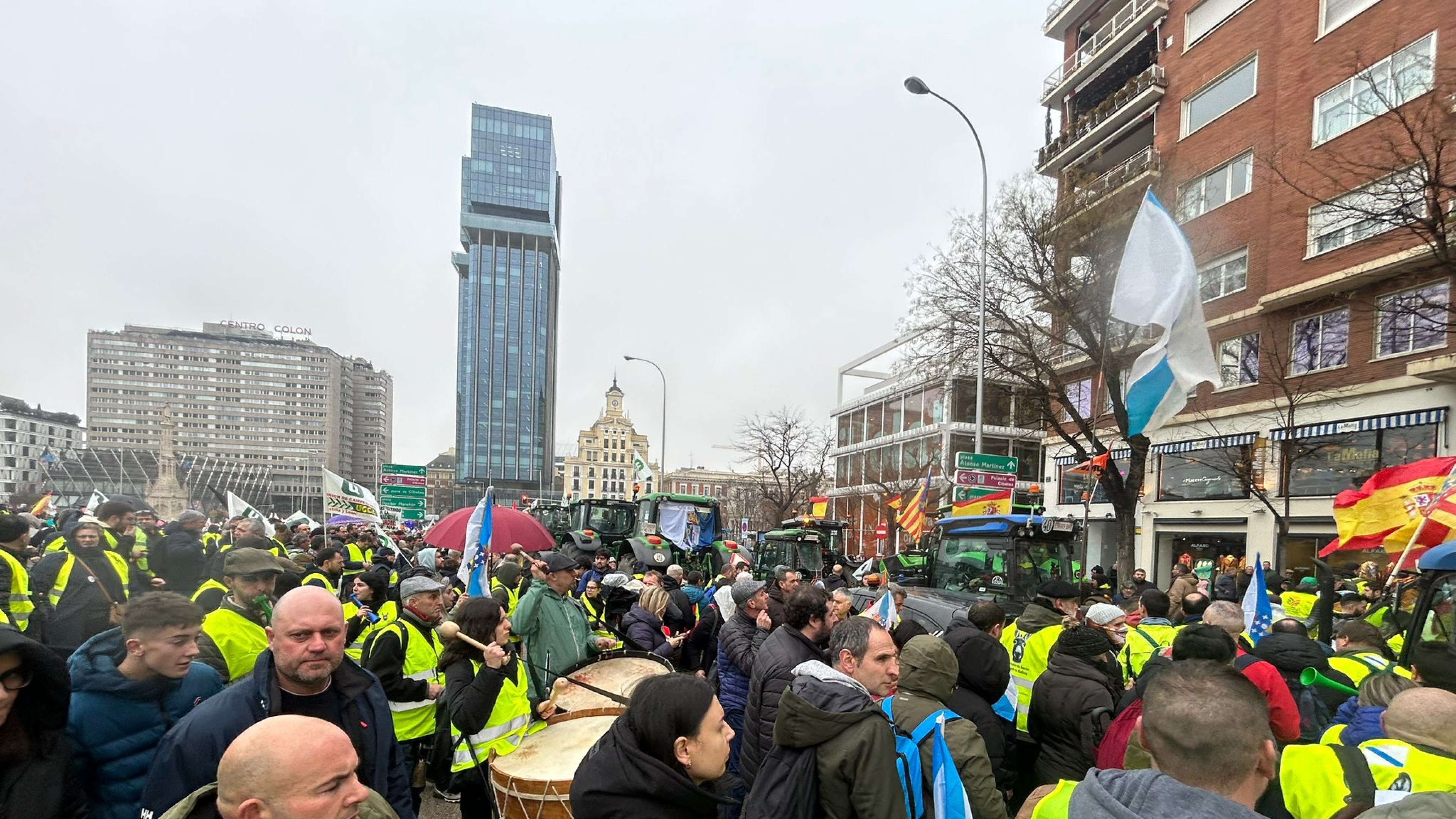 El campo zamorano también ruge en Madrid: más de un centenar de agricultores claman contra los recortes de la PAC y Mercosur