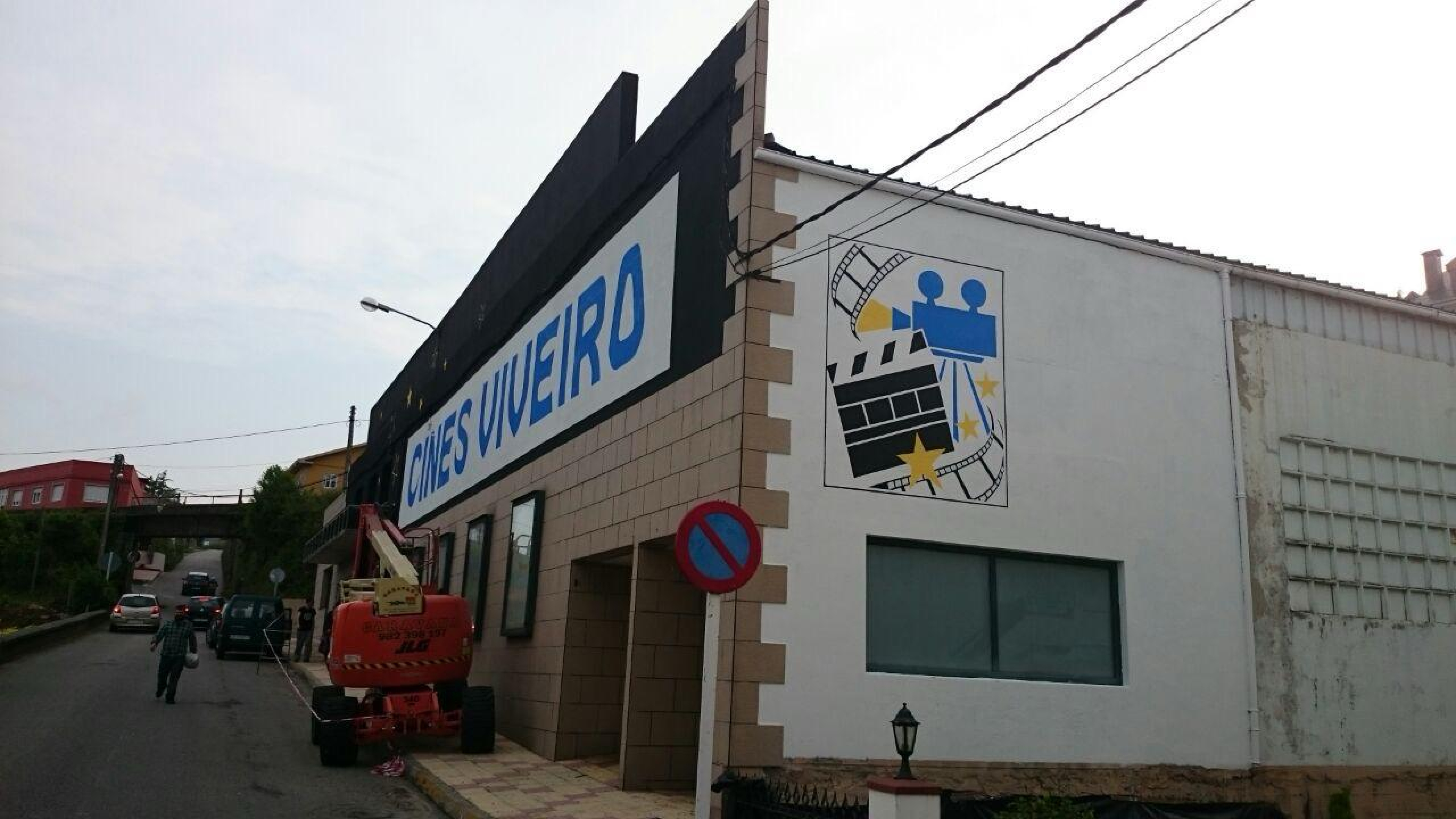 Cuatro jóvenes emprendedores reabren los Cines Viveiro para convertirlos en un “fervedoiro cultural”