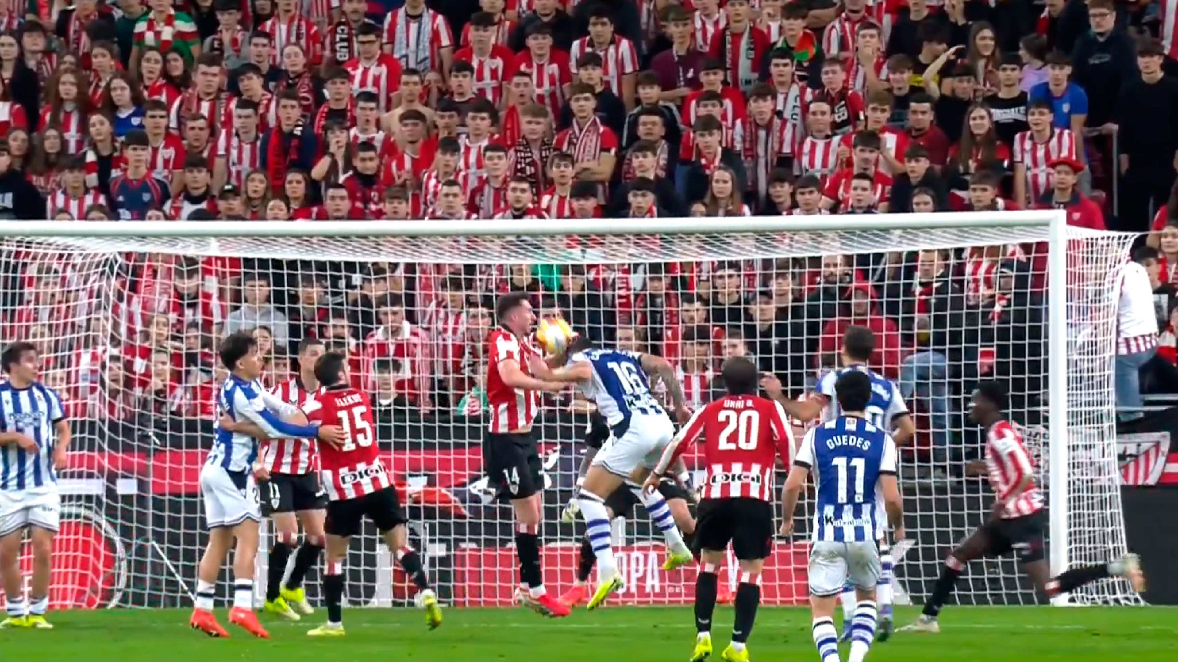 La Real Sociedad de Matarazzo asalta San Mamés y una polémica arbitral deja la Copa abierta