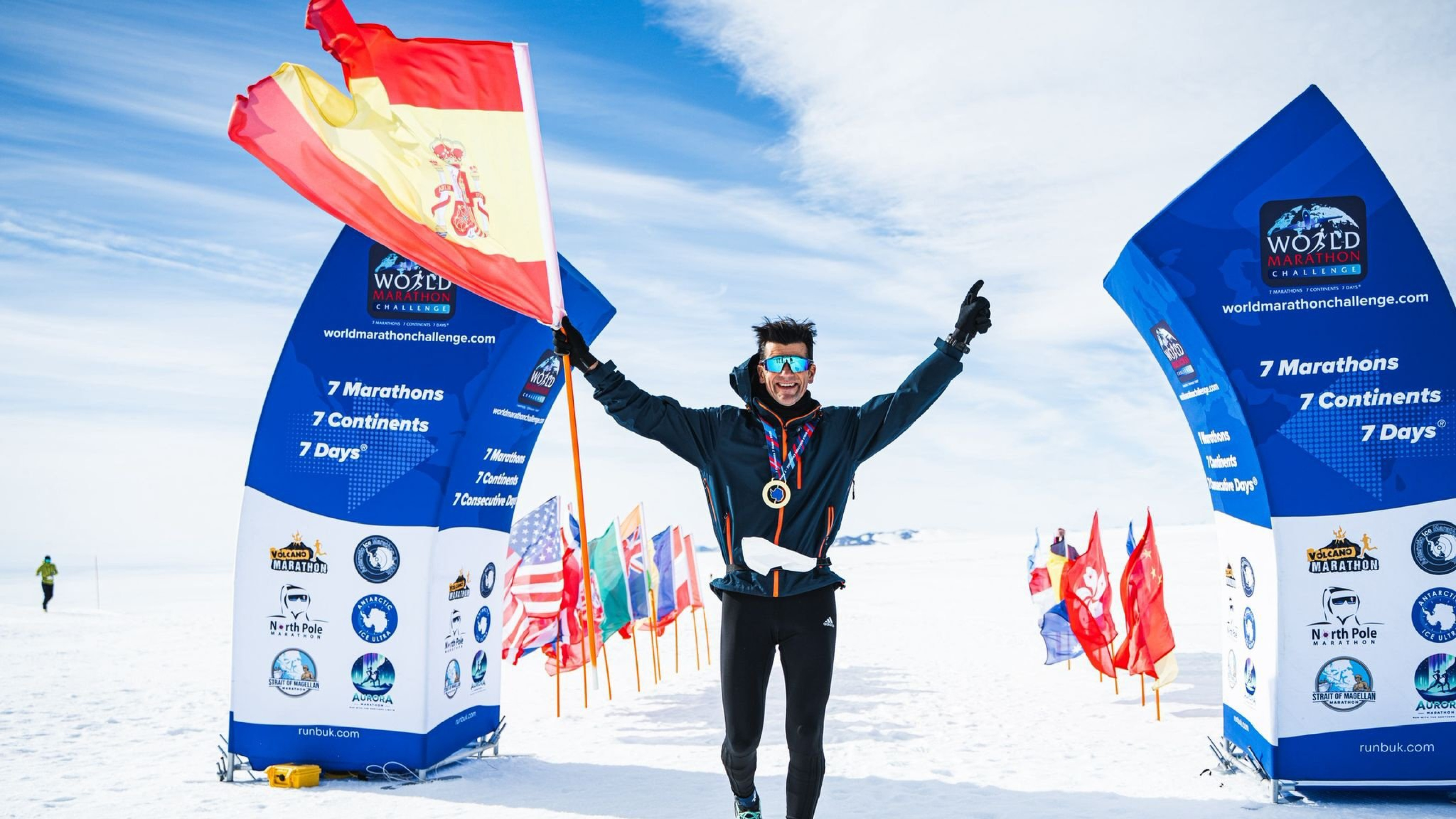 El atleta Joan Pere Carbonell, tras completar siete maratones en continentes distintos en la 777: "Ha sido y será la mejor experiencia de mi vida"