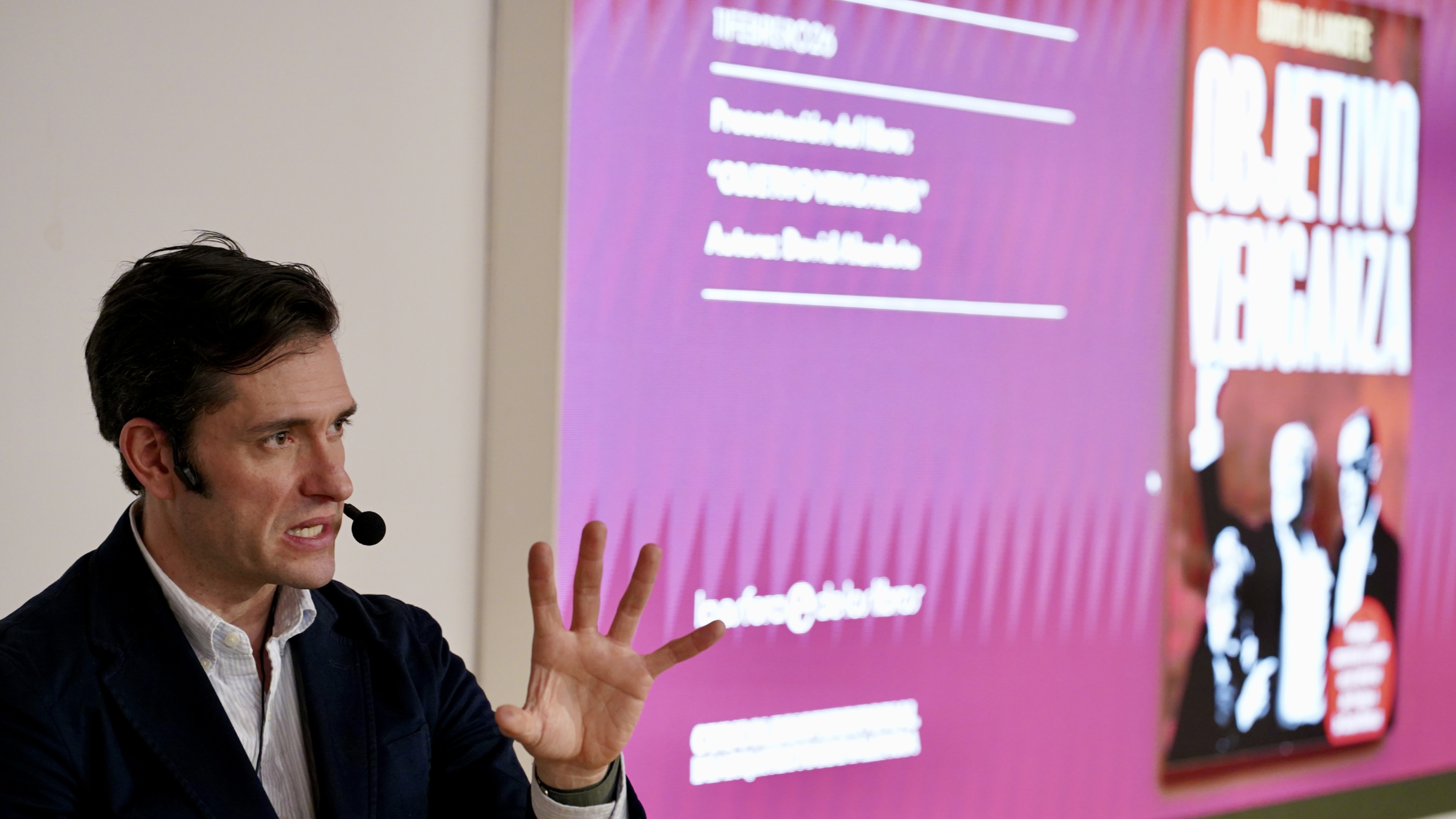 David Alandete presenta su libro en Valencia y reivindica el periodismo en "libertad"