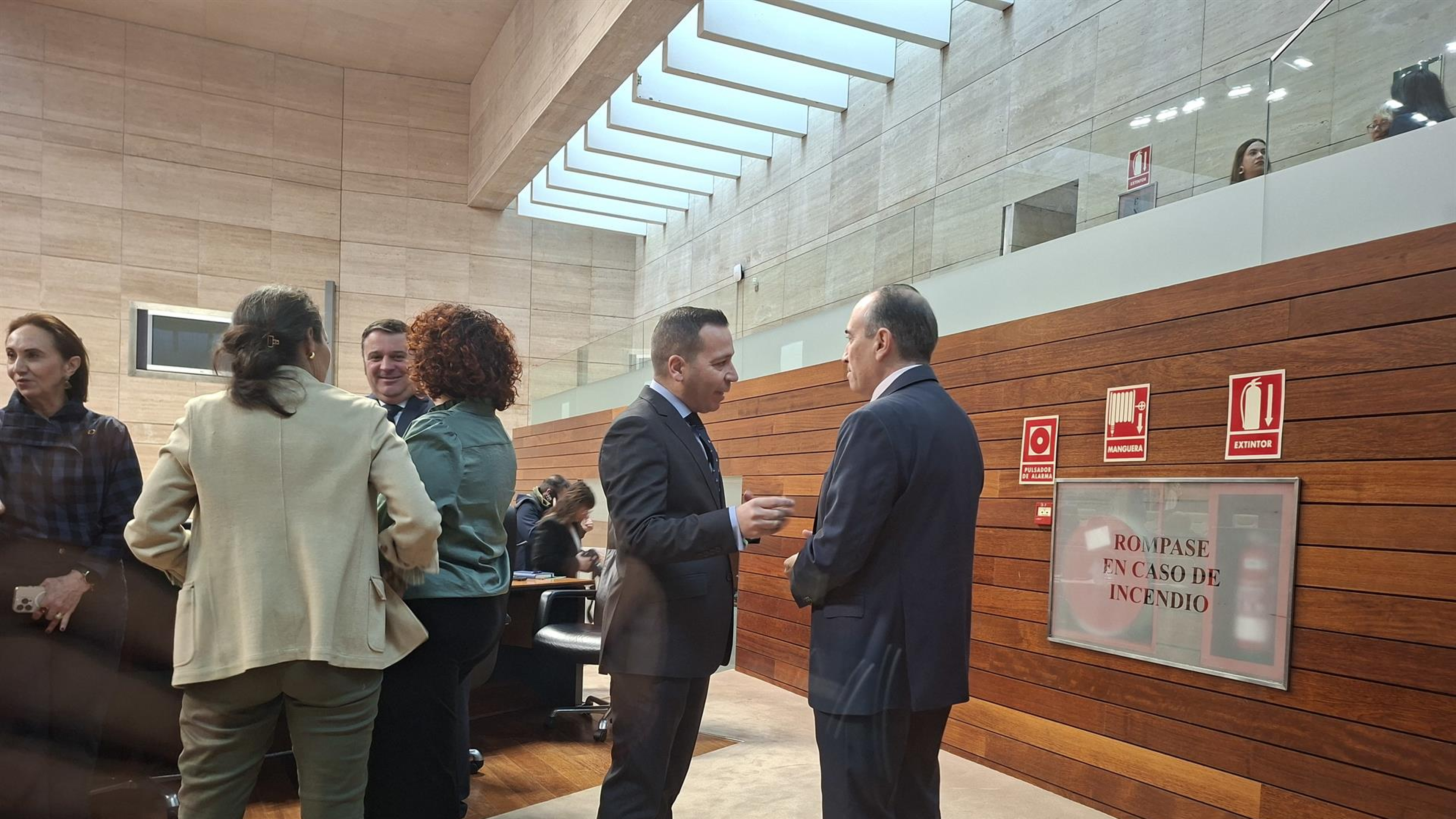 Laureano León (PP) y Manuel Borrego (PSOE), designados senadores por Extremadura con Vox fuera del reparto