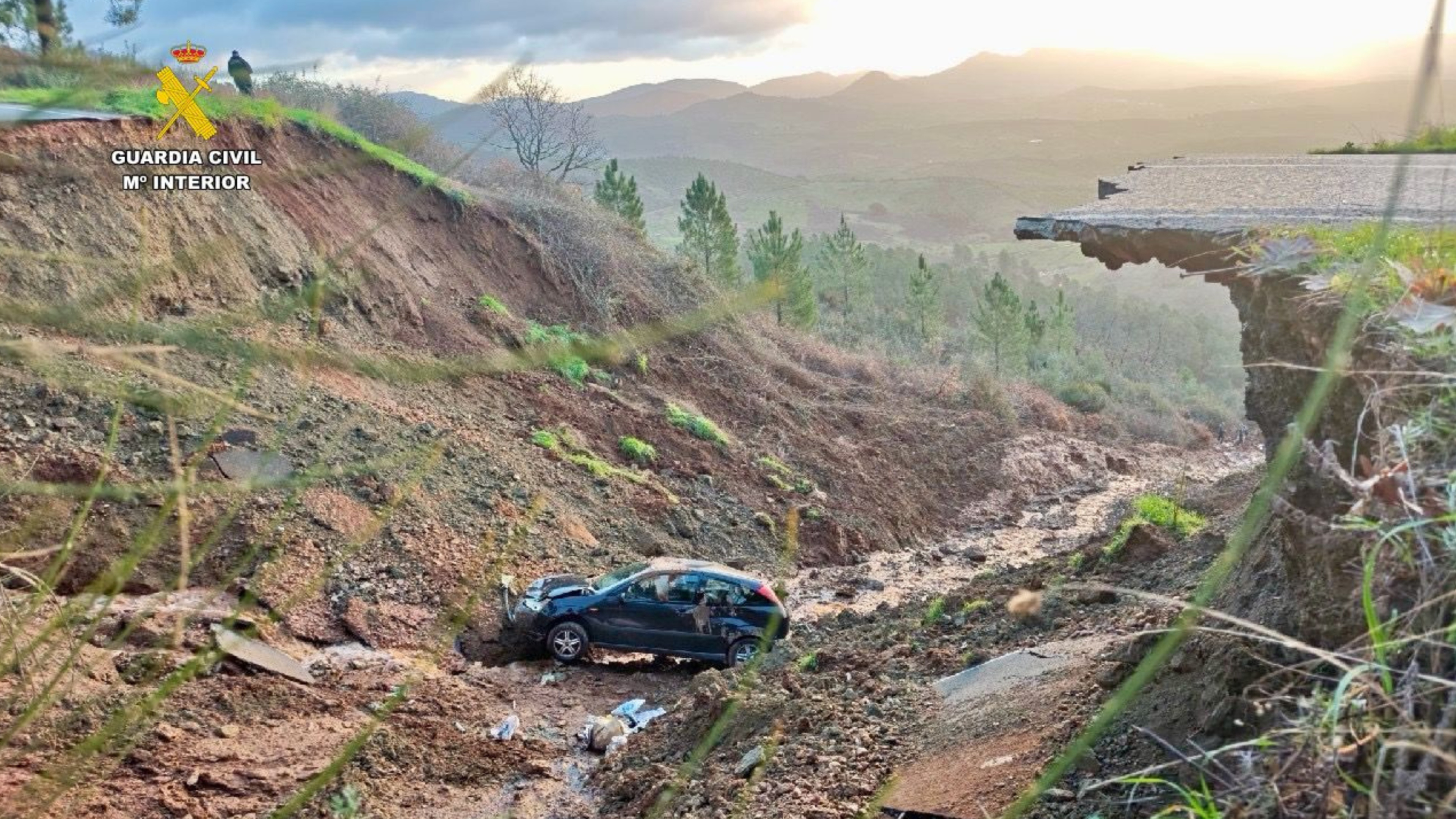 Las fuertes lluvias causan graves desprendimientos y cortes en las carreteras de Cáceres