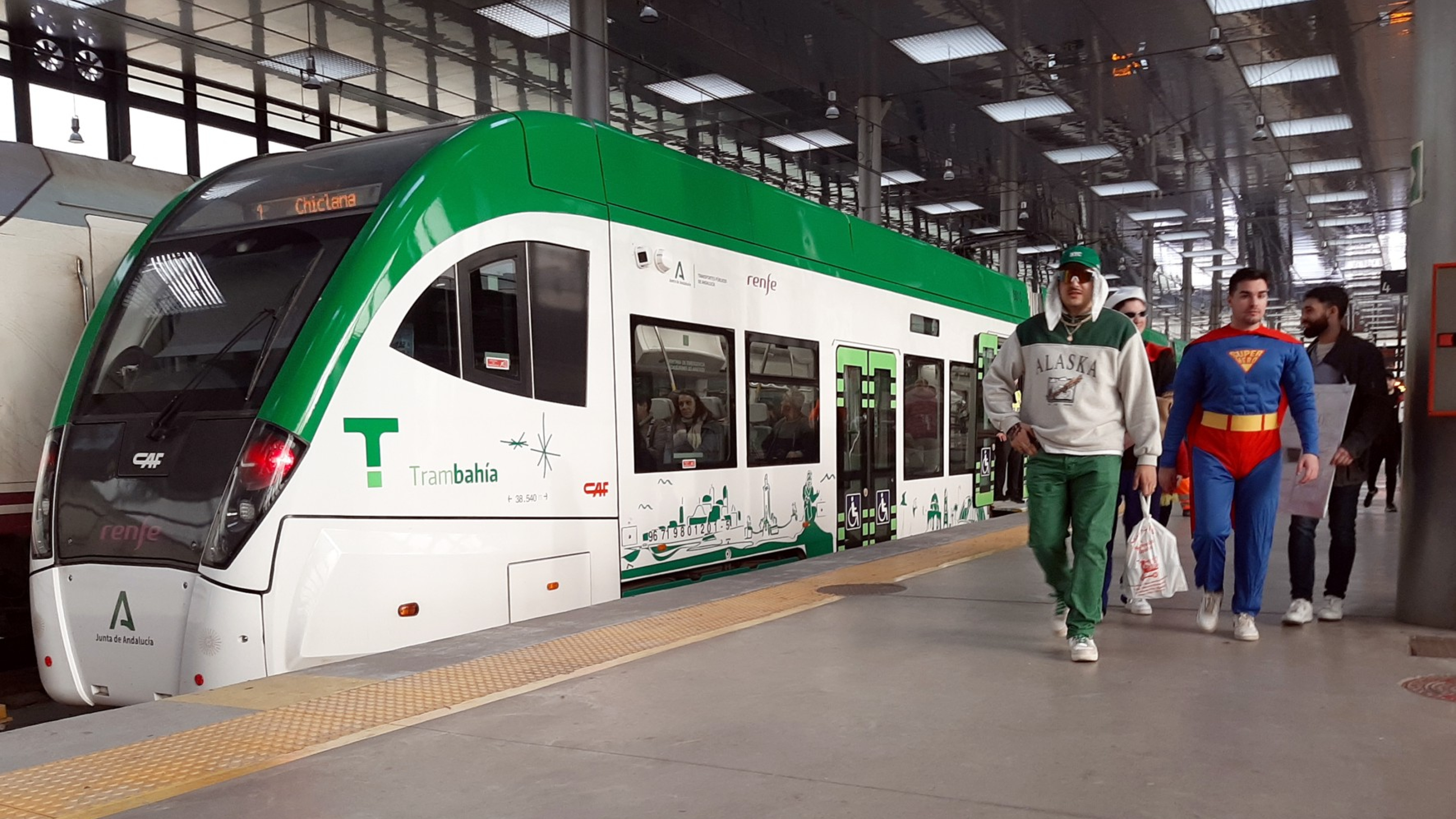 El Trambahía de Cádiz dispara su oferta para el Carnaval y ofrecerá un 60% más de plazas