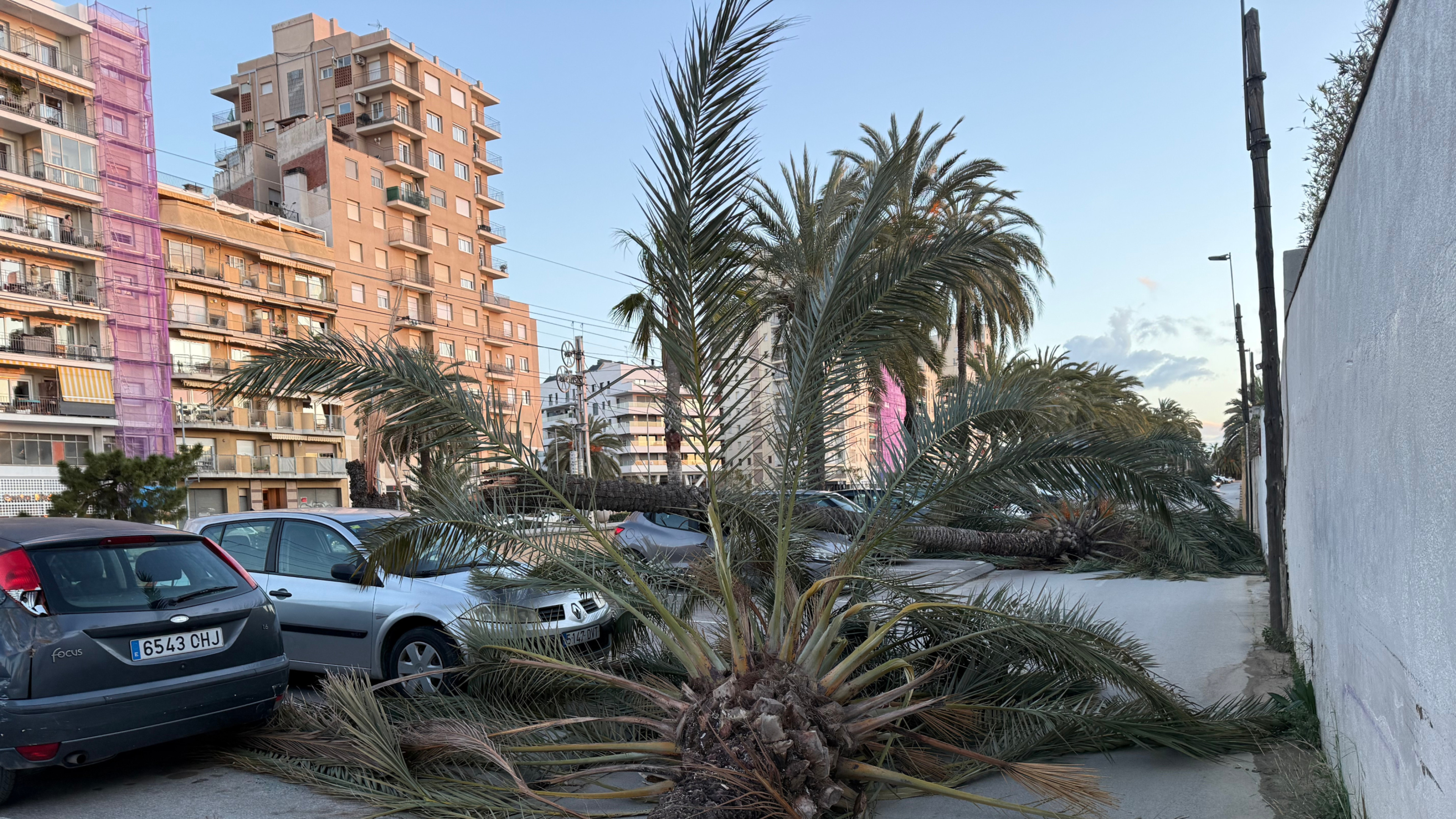 La borrasca Oriana pone fin a la primavera anticipada con fuertes vientos y olas de hasta 12 metros