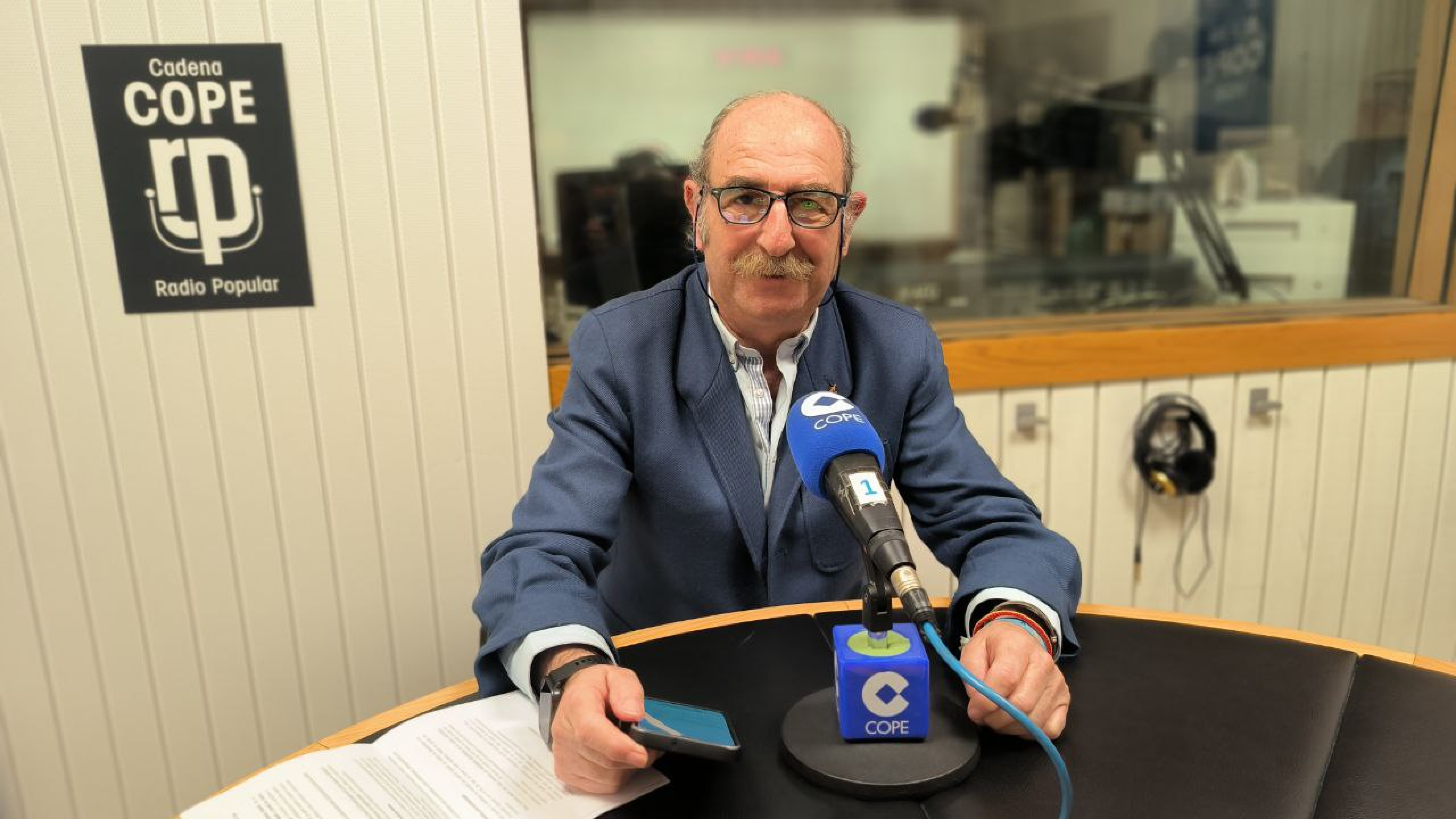 ASANOG y El Corte Inglés colaboran para formar un lazo humano en plena Gran Vía de Vigo por el Día Internacional del Cáncer Infantil