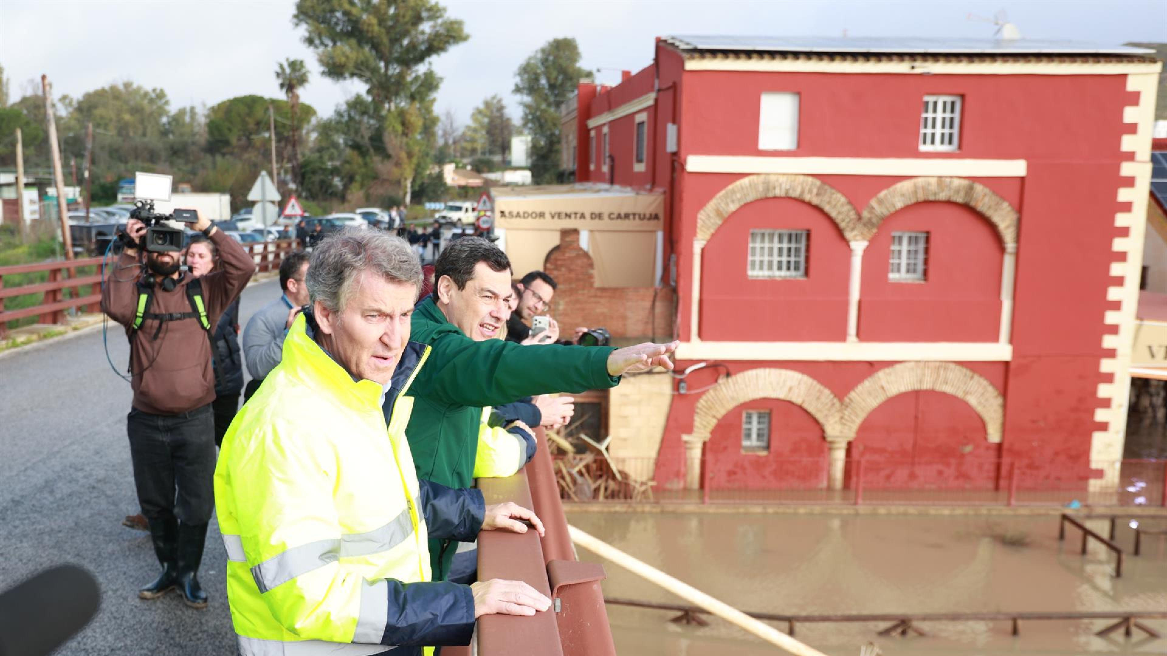 Feijóo exige un plan nacional del agua y revisar las 2.400 presas de España tras las inundaciones en Andalucía