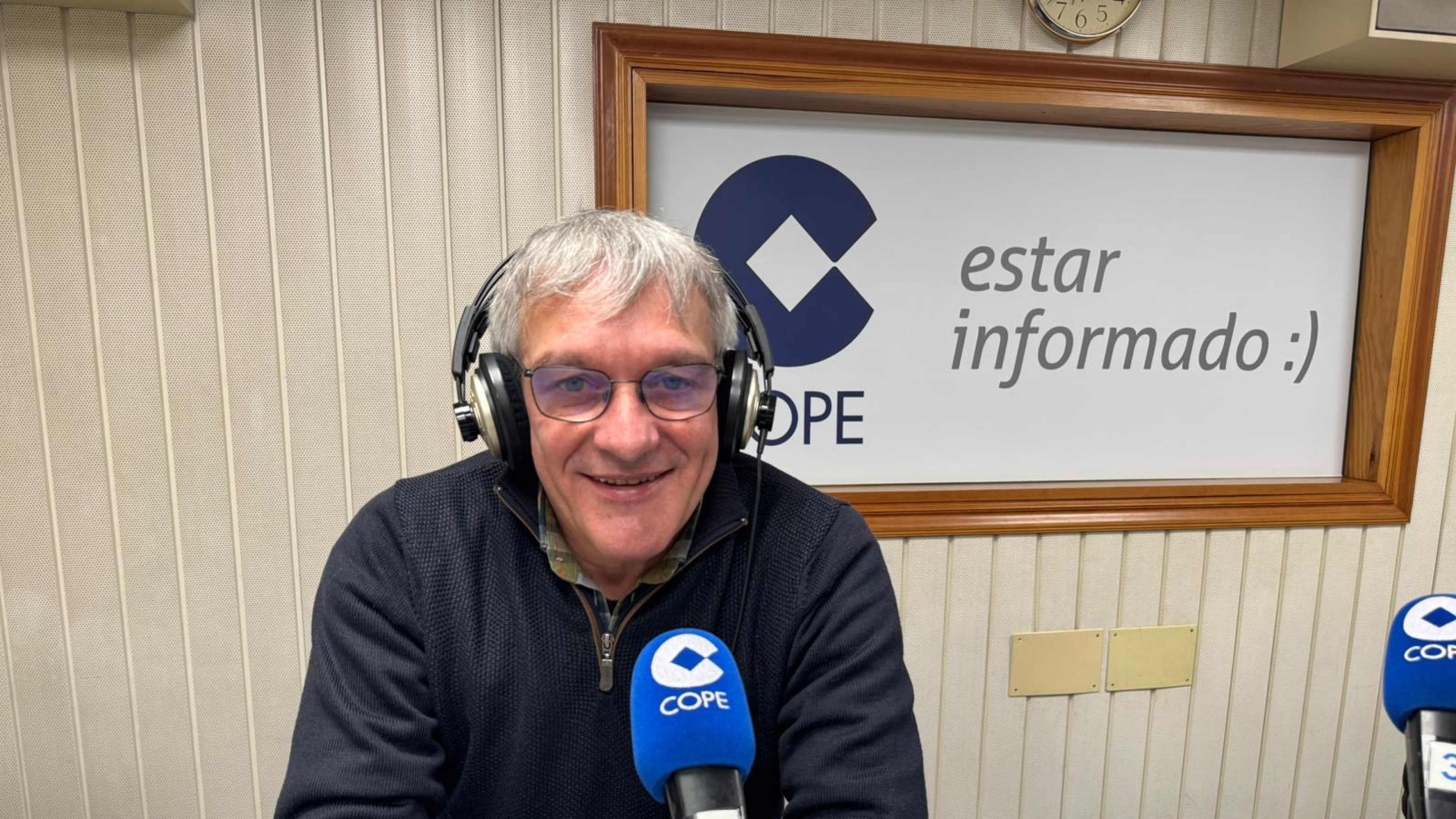 Secundino García Casal, alcalde de San Sadurniño: "Nos hipotecan con servicios que no podemos financiar"