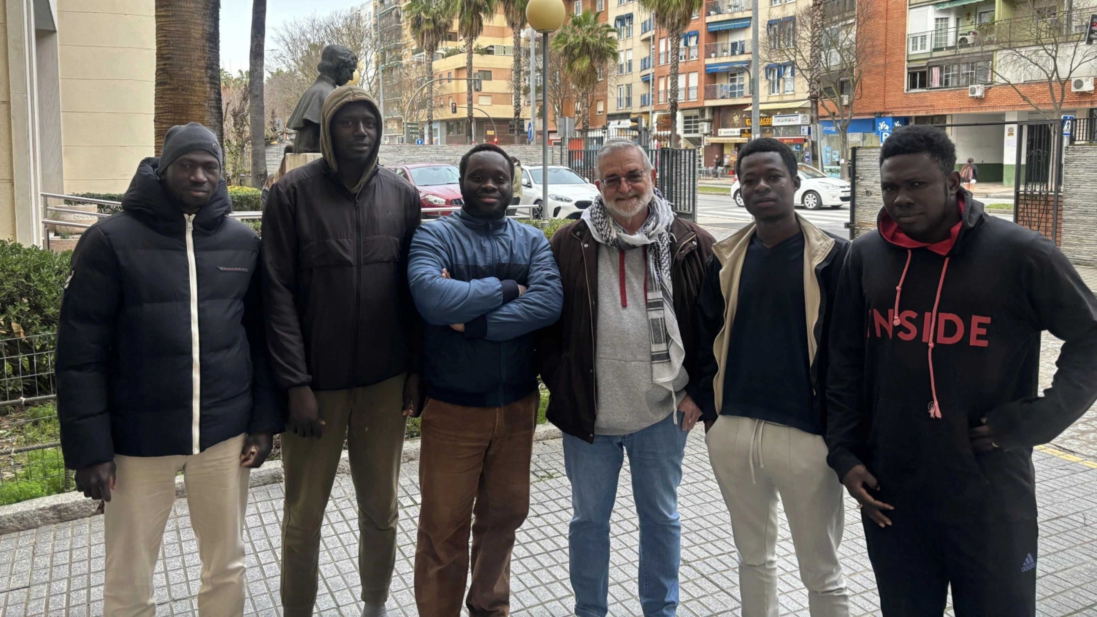 Un párroco de Badajoz acoge a 11 migrantes de Mali: "Allí, si te pillan, te matan"