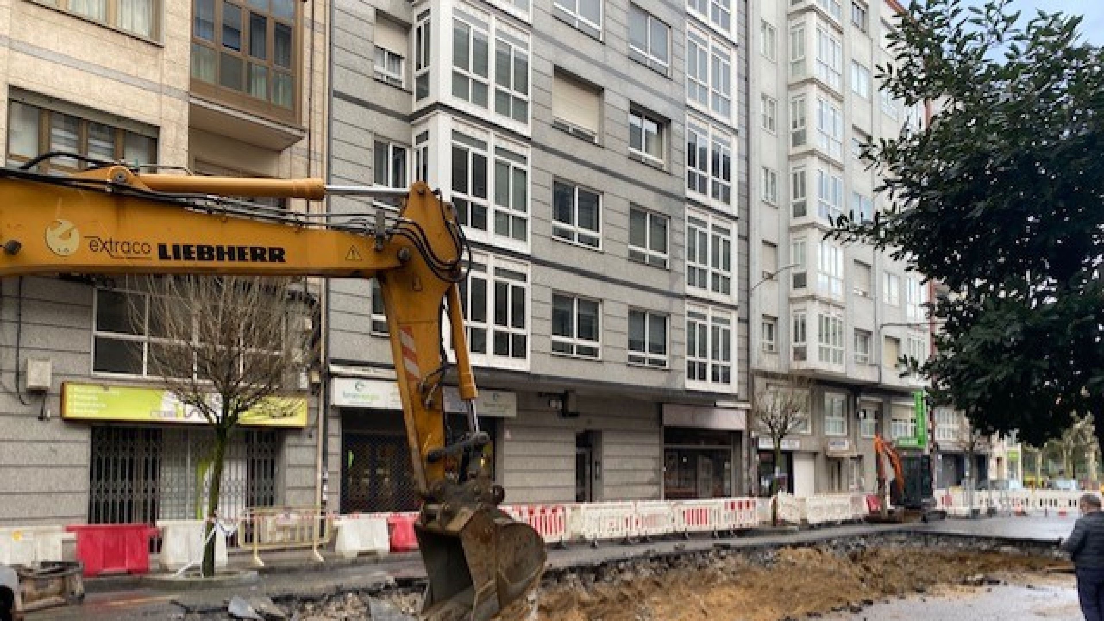 El PSOE insta al gobierno de Ourense a realizar "una reforma integral y no remiendos" en la calle cortada al tráfico tras aparecer un socavón