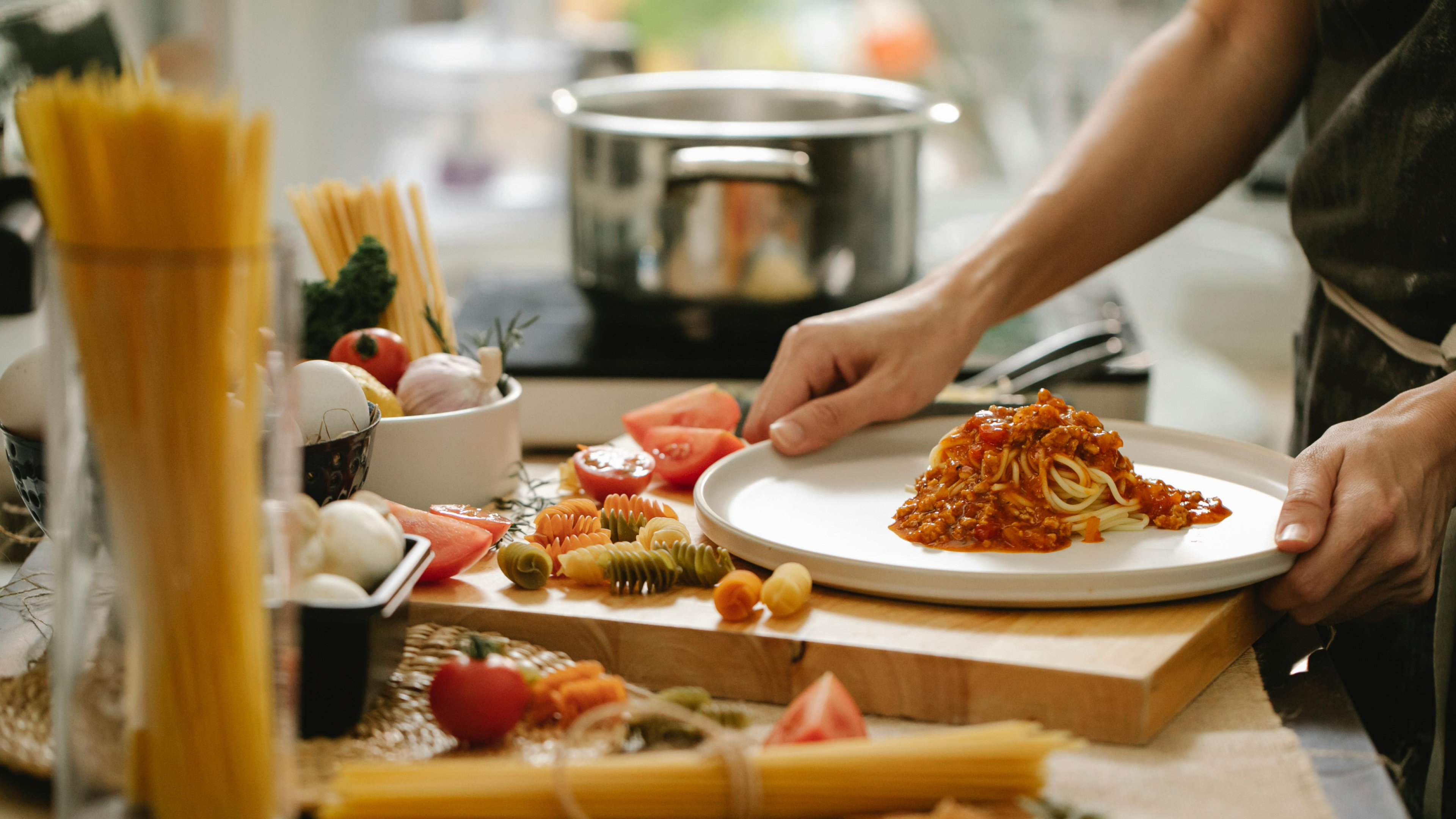 El truco para que la salsa se adhiera de verdad a la pasta