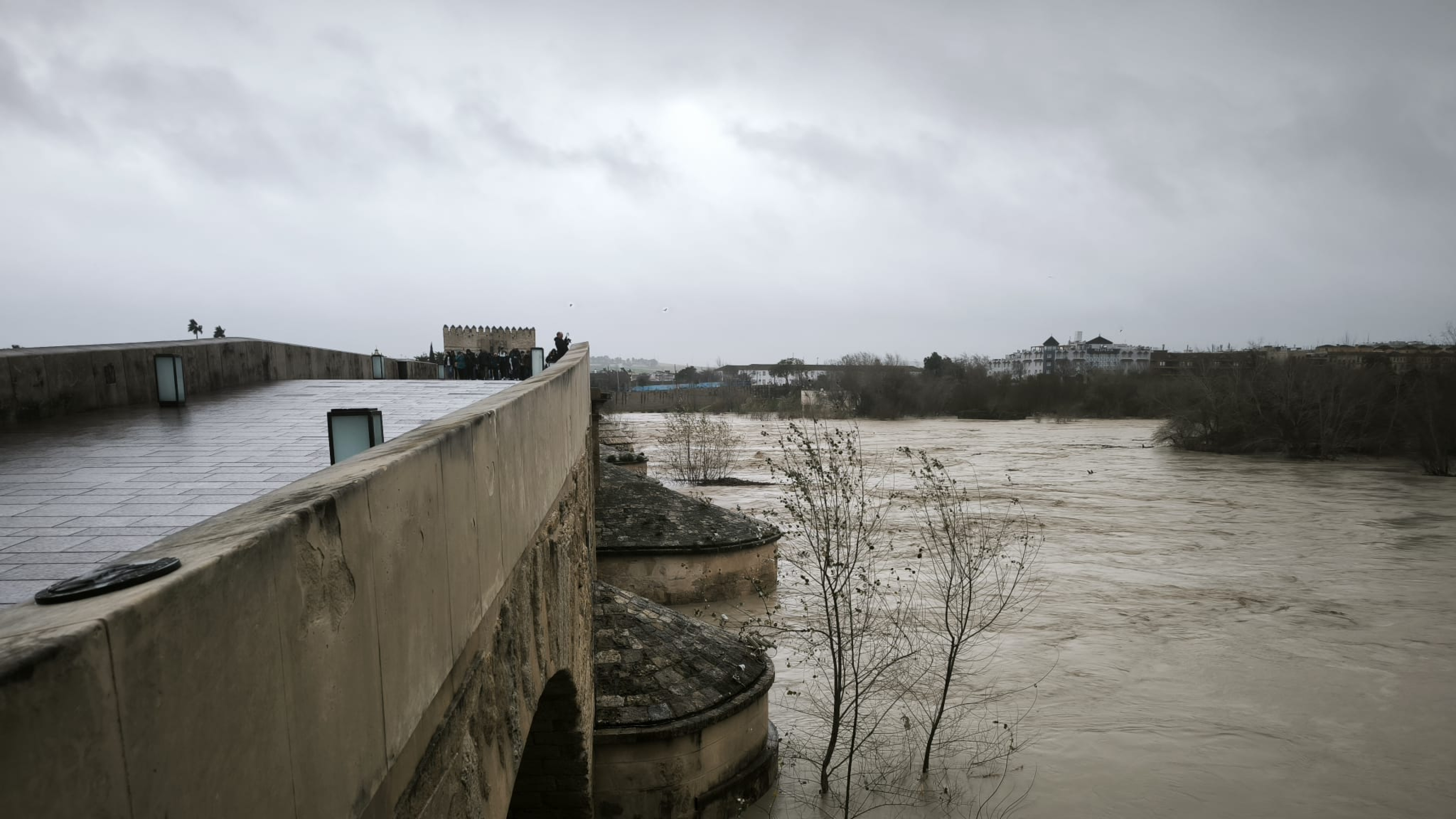 Una psicóloga desvela por qué la lluvia te pone de mal humor y cómo puedes evitarlo: "Es normal"