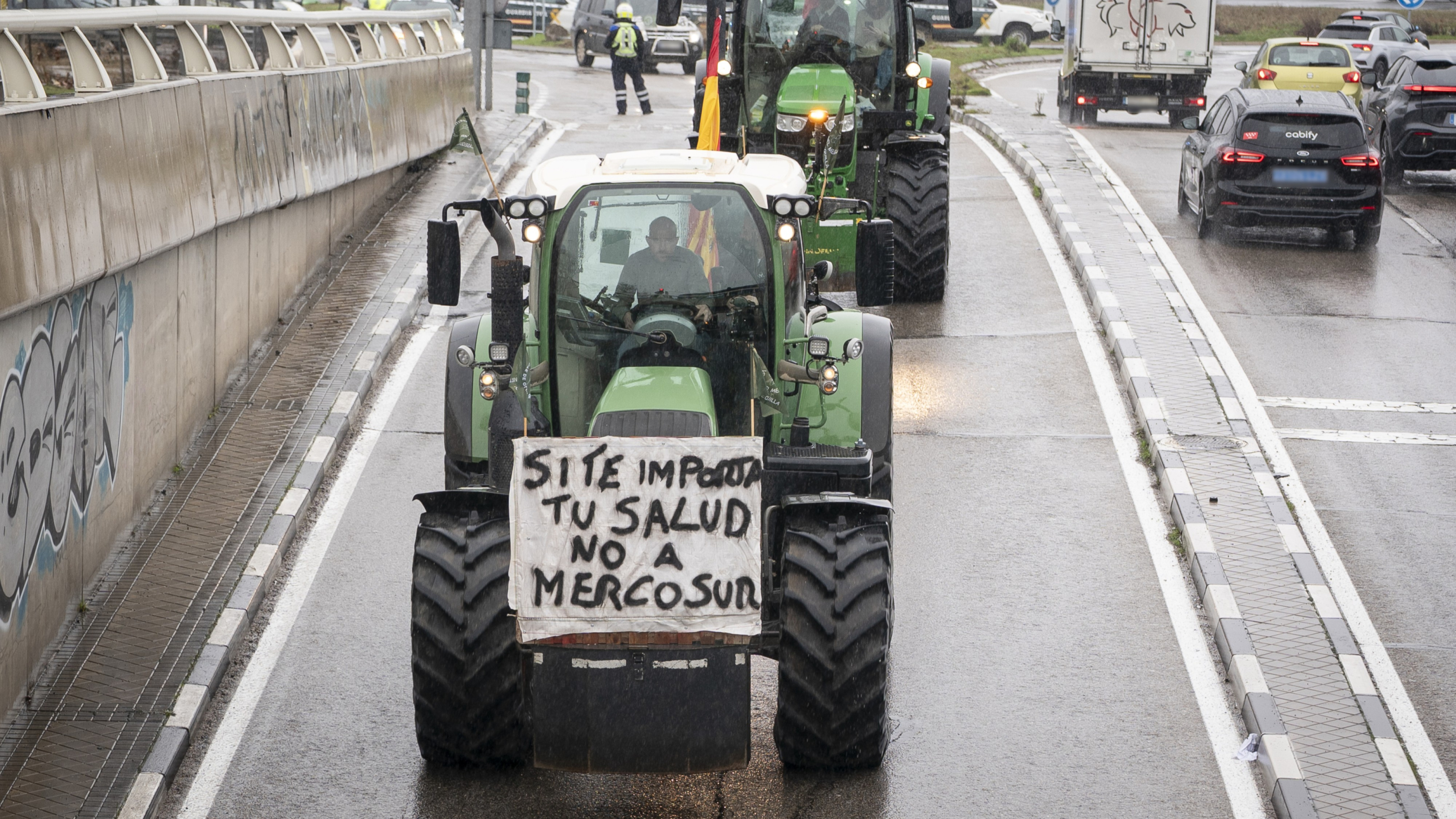 Anastasio, agricultor: "Esto se lo va a comer la gente: se han detectado unas naranjas con 20 veces más productos fitosanitarios de lo que permite la UE porque los controles de lo que viene de fuera no llegan ni al 0,1 %"