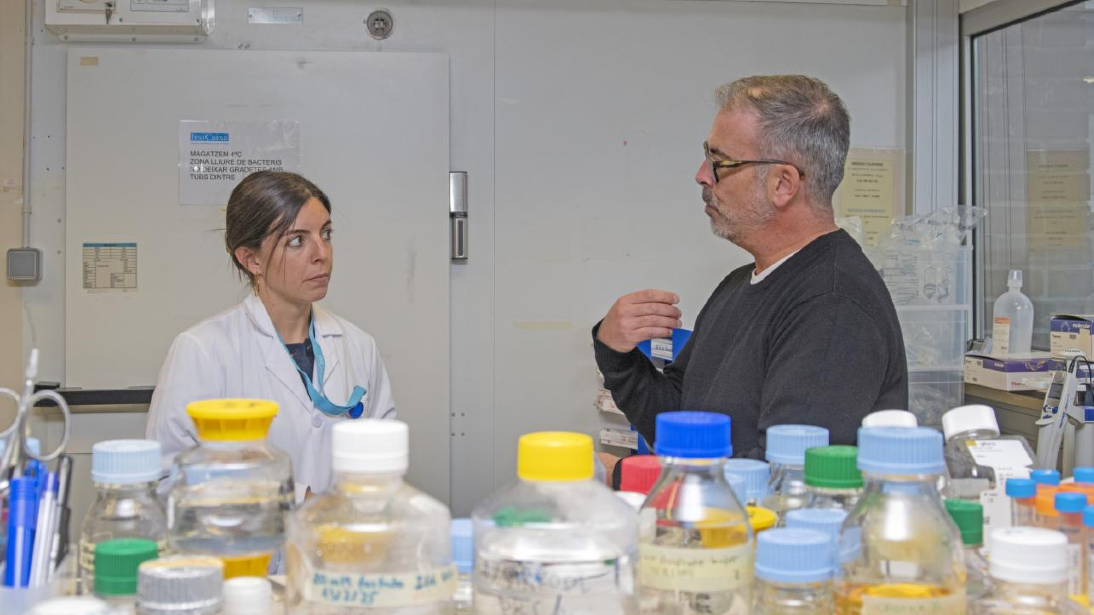 El talento que regresa a España: así transforman la sociedad los becarios de la Fundación 'la Caixa'