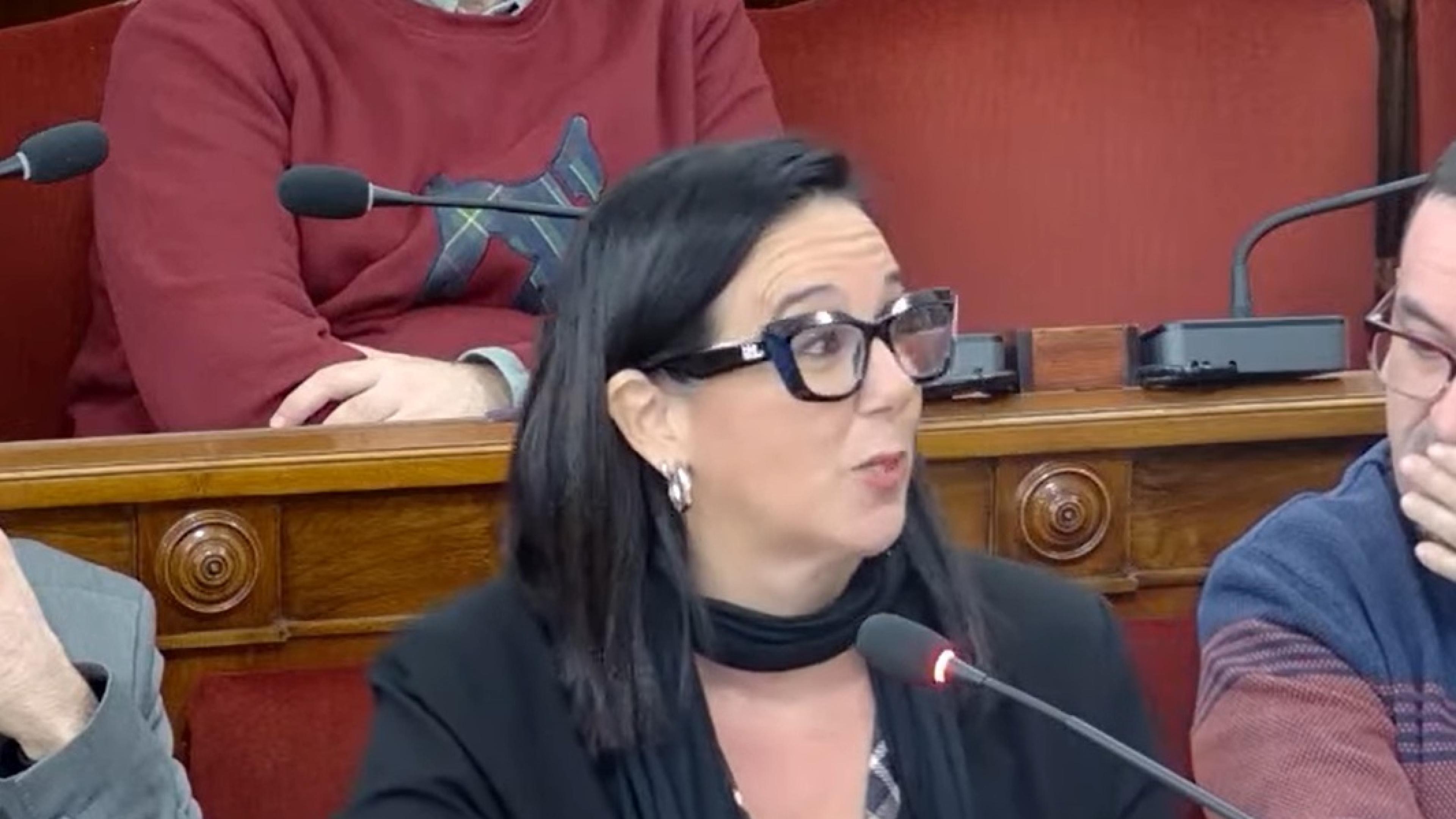 La socialista Eva Martínez Montero renuncia a su acta de concejala en Ferrol tras varios años de servicio público