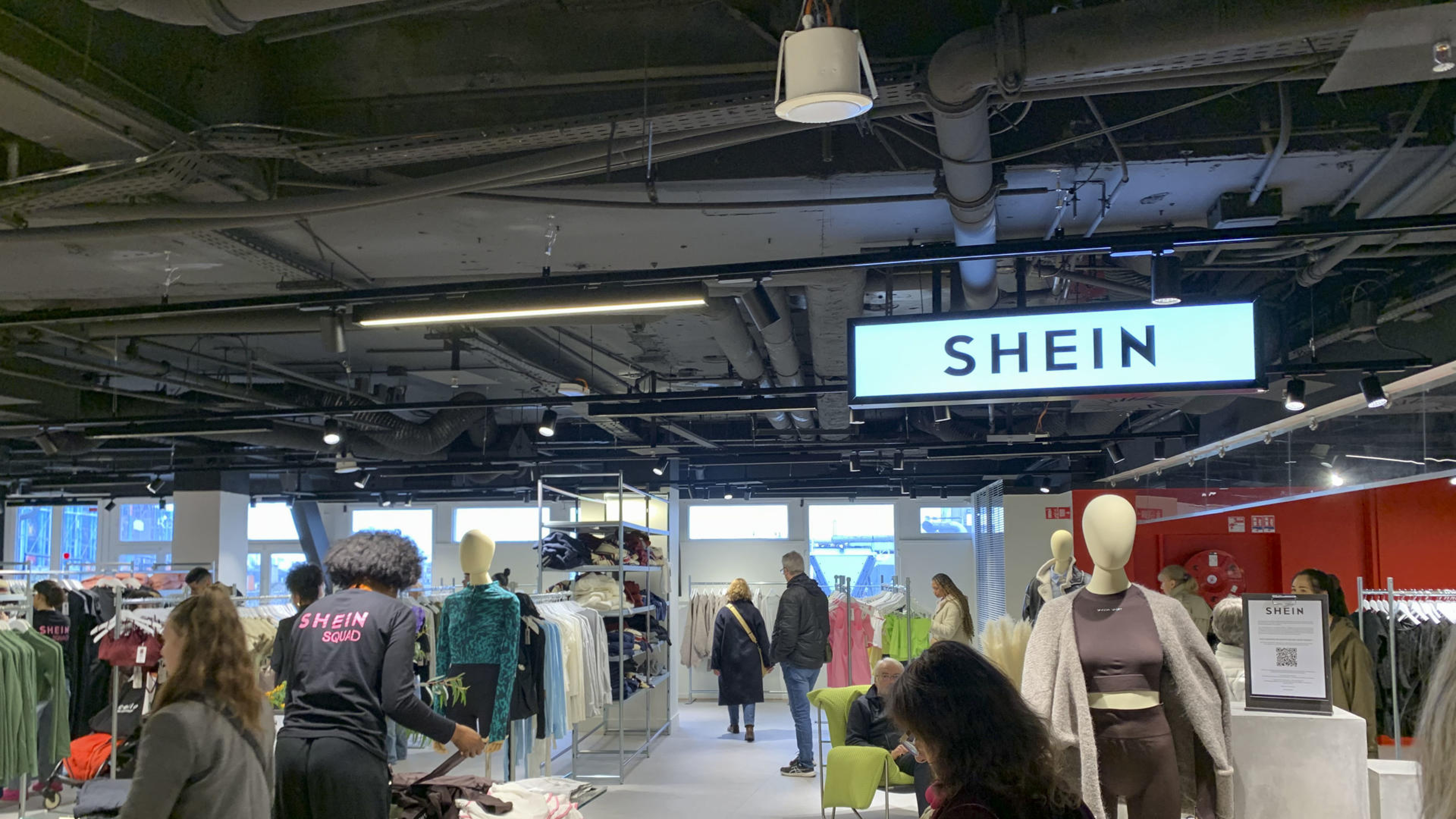 Ileana Izverniceanu, portavoz de la OCU: "La tasa de Shein no son 3 euros; son 3 euros por categoría, si son dos productos de categorías diferentes el precio sube"