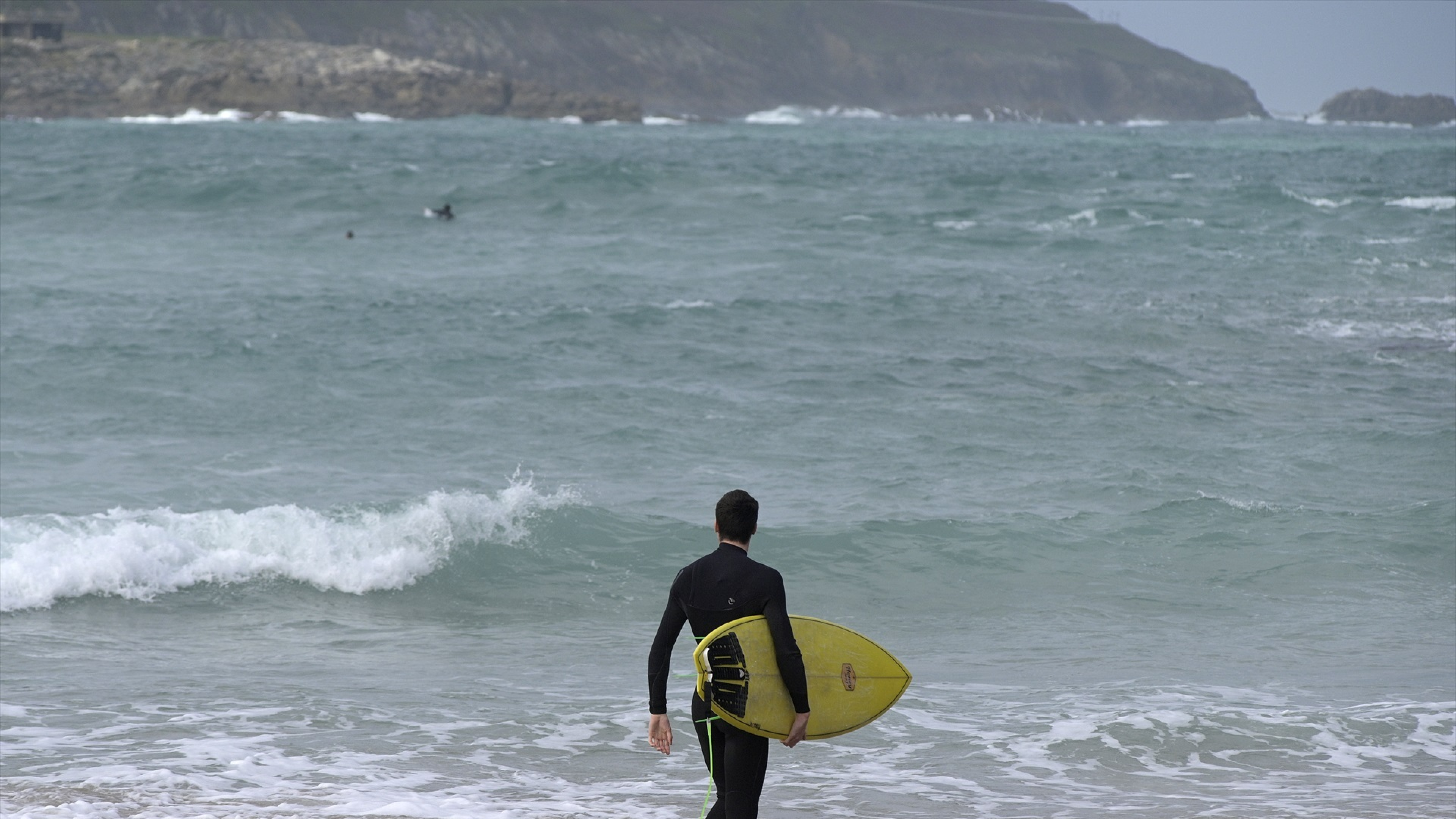 La Xunta abre la puerta a permitir el surf en A Coruña aunque haya alerta en el mar: "Estudiaremos la posibilidad"