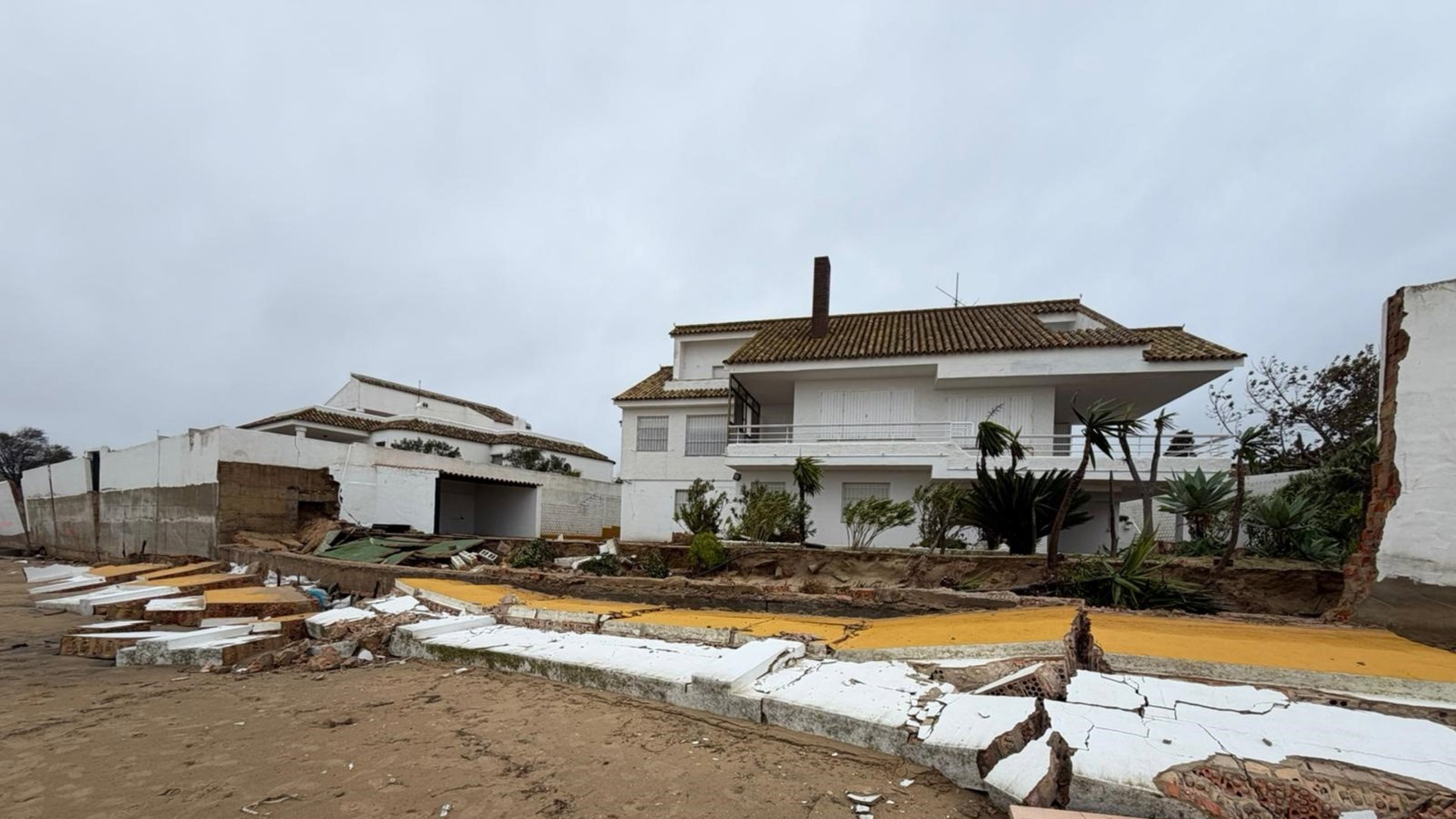 El Portil clama contra el 'engaño' del Ministerio y exige salvar sus playas