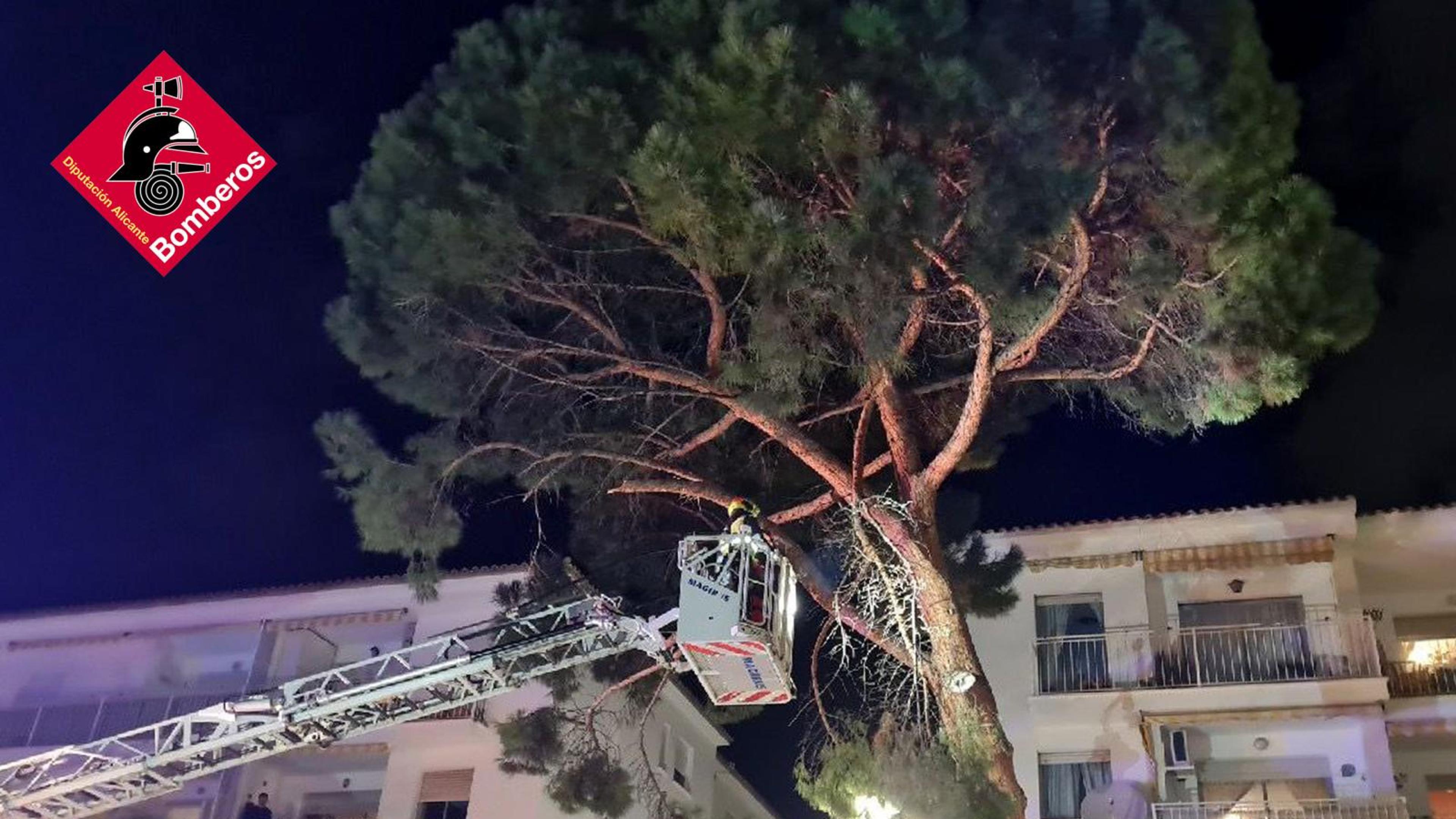 La borrasca Oriana pone en alerta naranja a la Marina Alta y obliga a cancelar el Carnaval