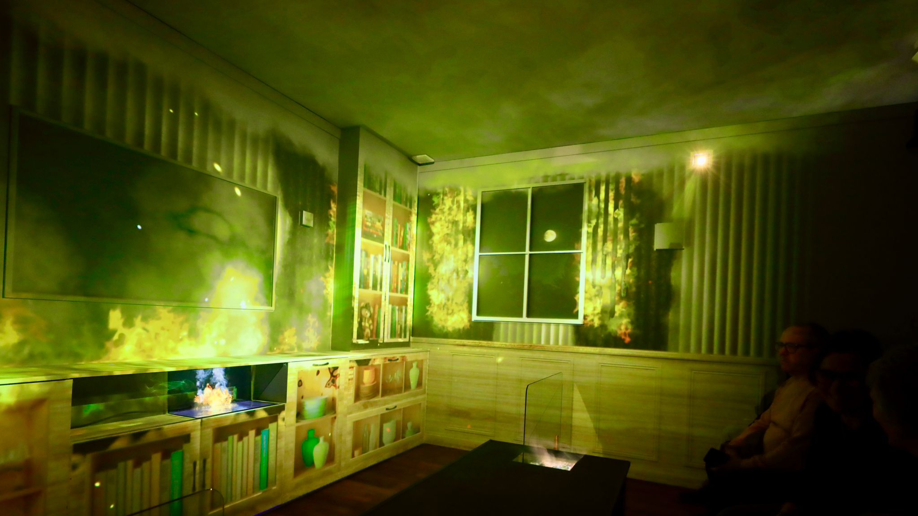 ¿Cómo escapar del fuego en tu vivienda? Los Bomberos de Zaragoza recrean un incendio para enseñarte a huir