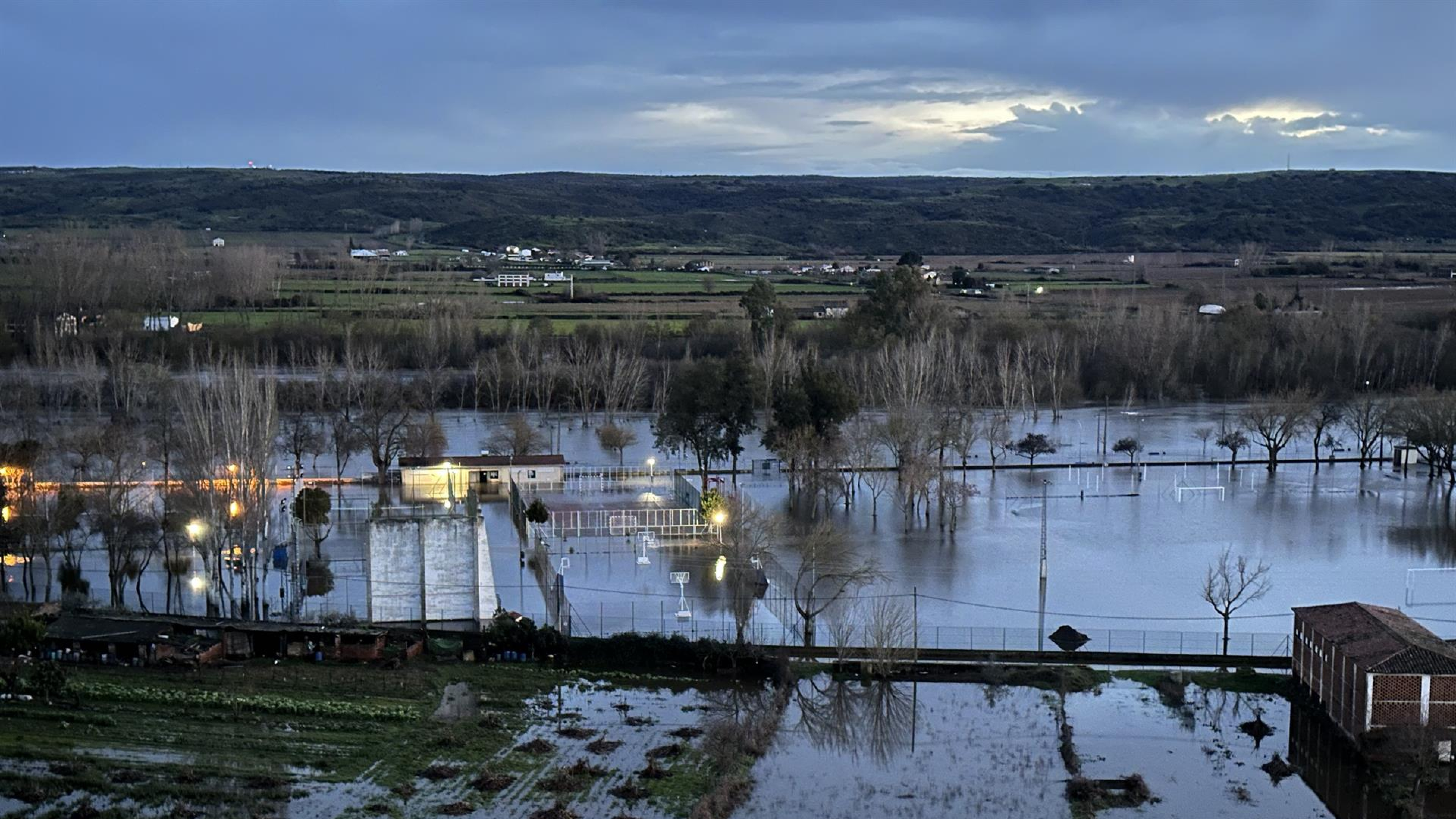 Coria mantiene el nivel 2 de alerta y el desalojo de los vecinos de La Isleta