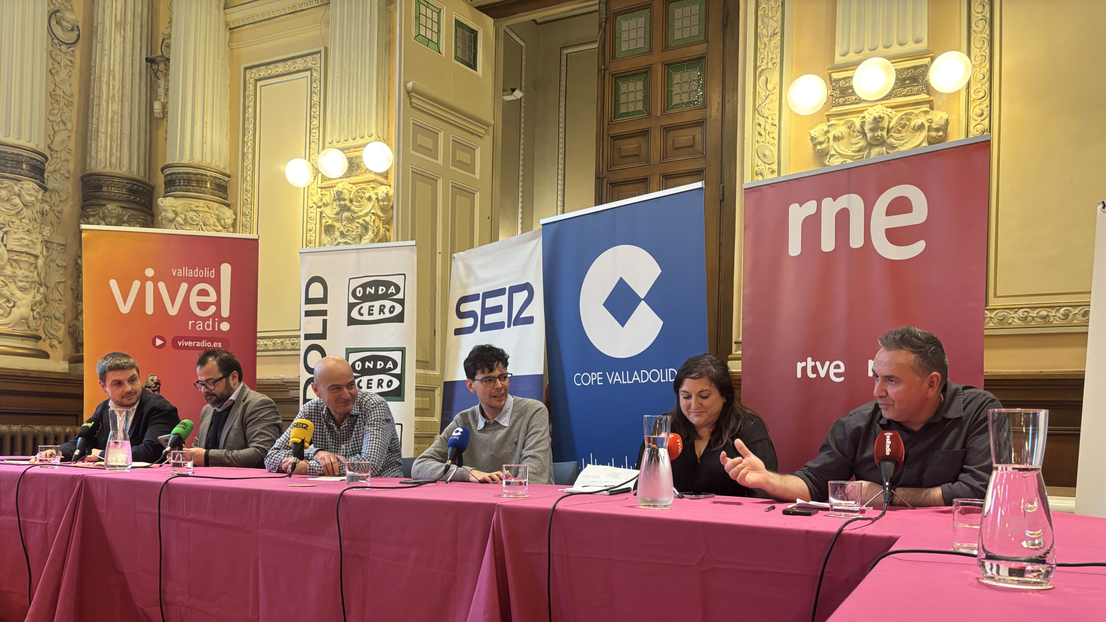 Valladolid celebra el Día Mundial de la Radio con una nueva plaza, la entrega de sus segundos premios y una emisión conjunta