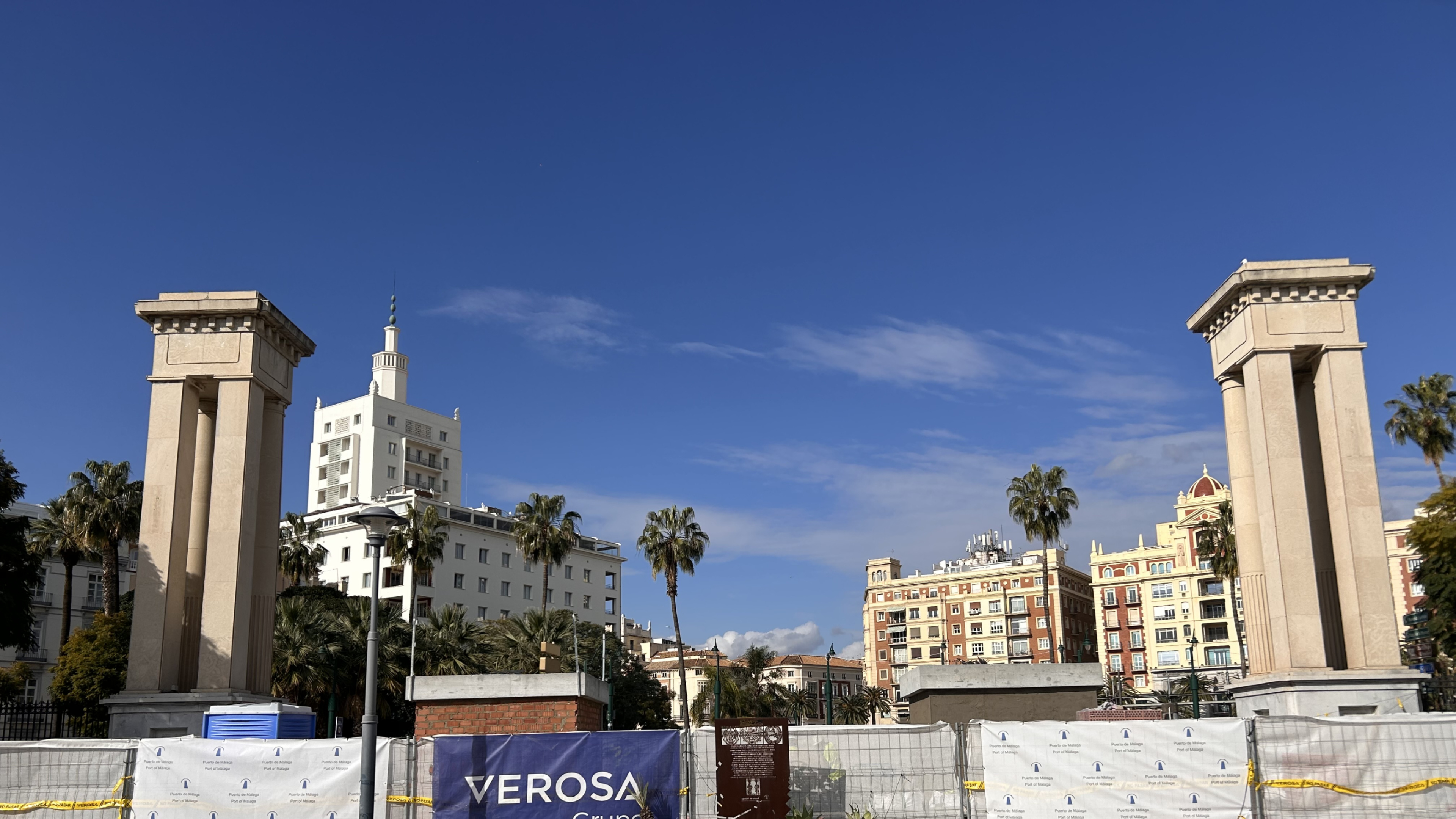 El presidente del Puerto de Málaga en COPE sobre la opción de que las esculturas de Ginés Serrán no se coloquen: "Esa posibilidad siempre existe, evidentemente"