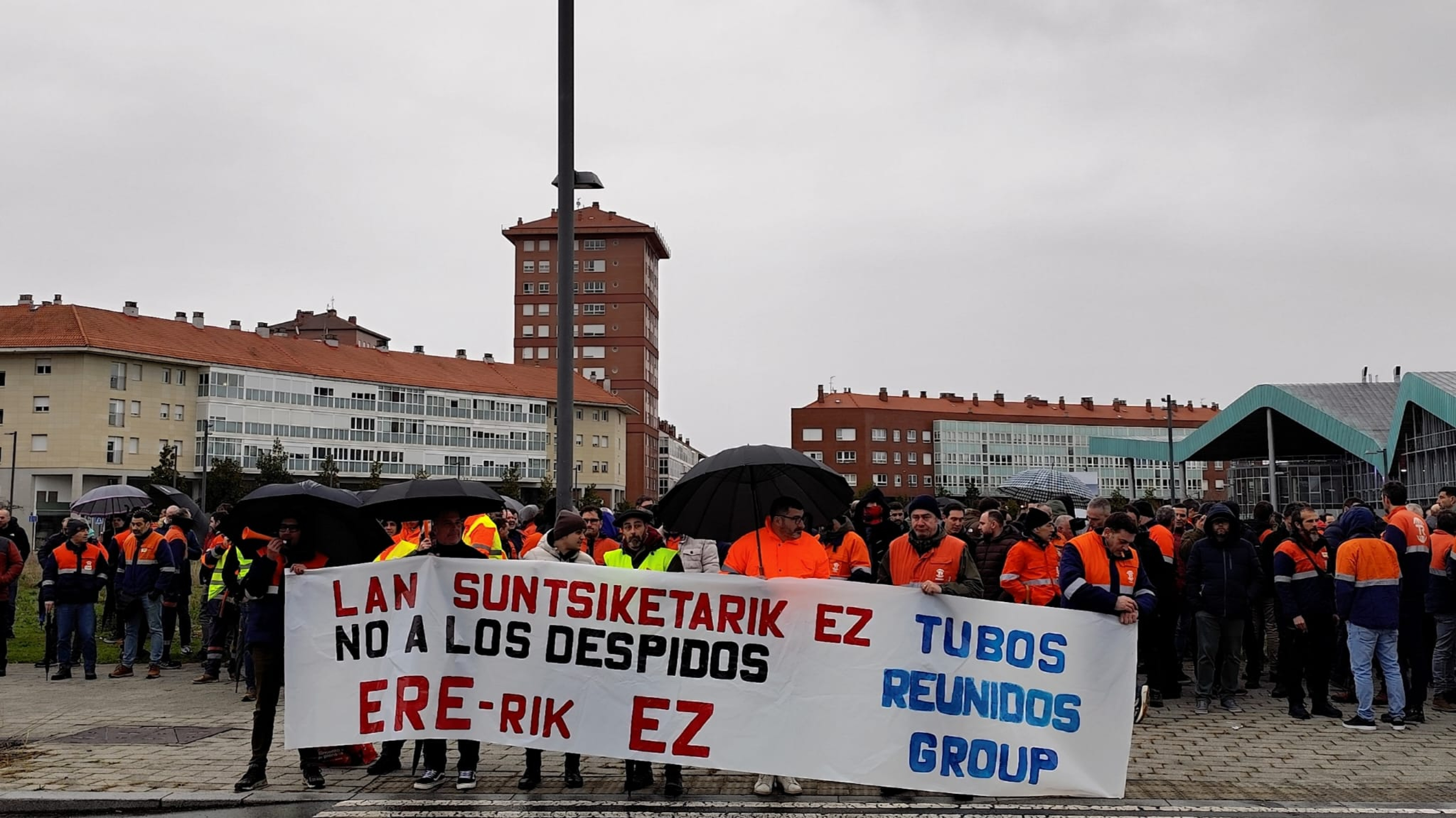 Aitor y Santi, media vida trabajando en Tubos Reunidos: "Hemos visto a muchas empresas grandes caer"