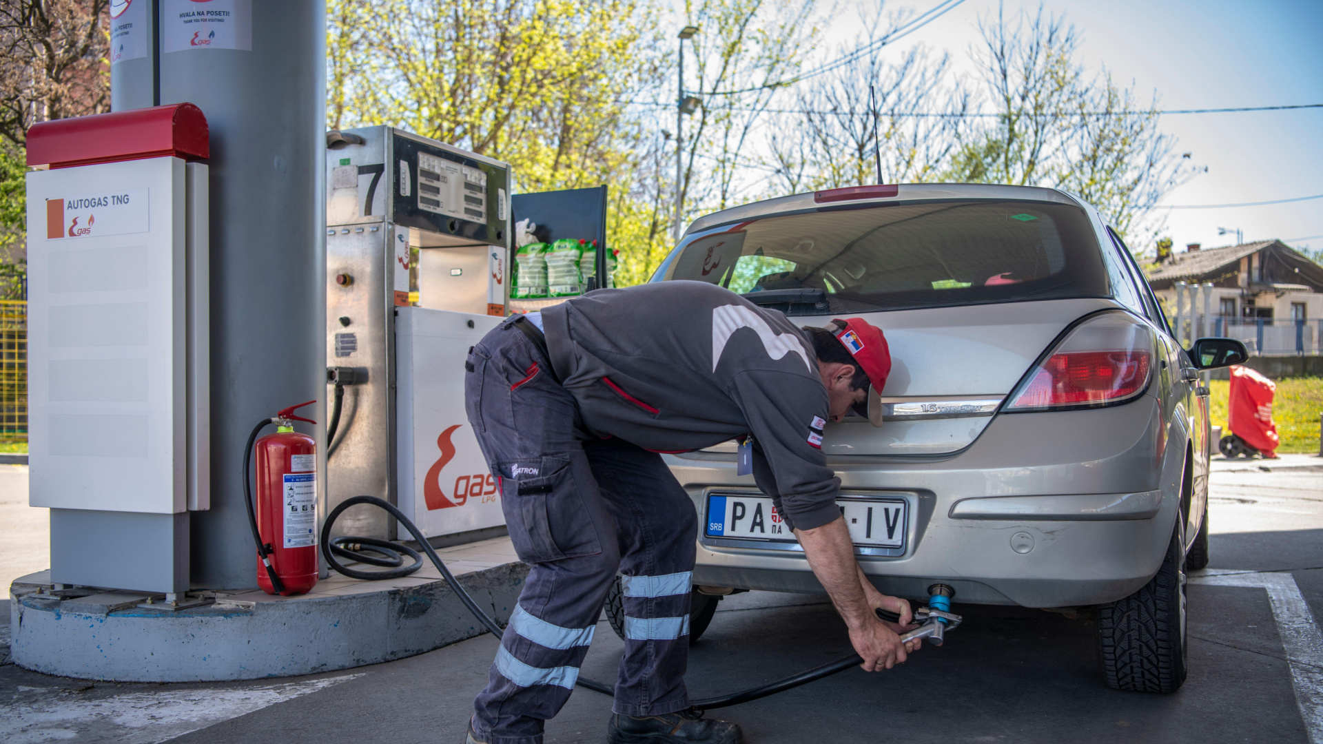 Bajada del combustible en las gasolineras: ¿La reducción del IVA alivia o preocupa?