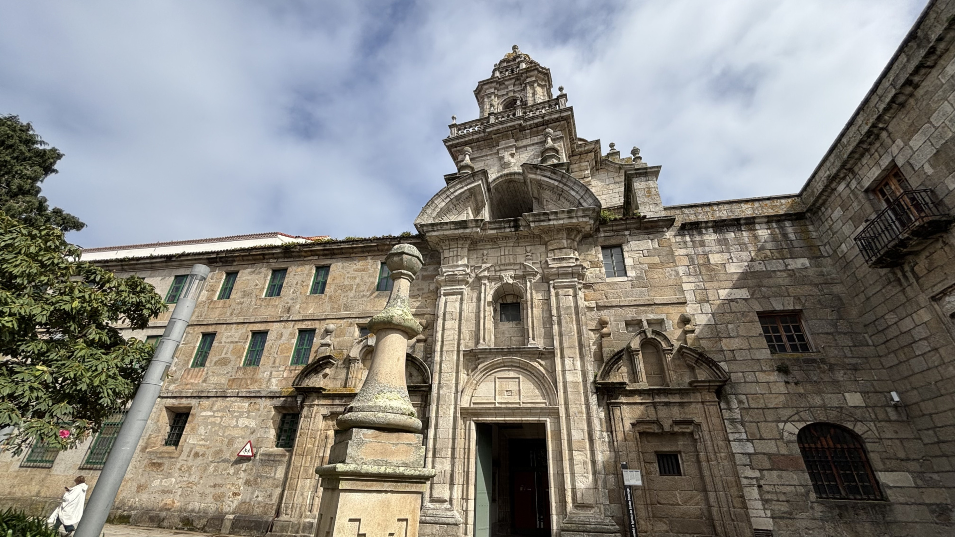 A Coruña renueva su voto a la Virgen del Rosario con una llamada del arzobispo a “construir puentes”