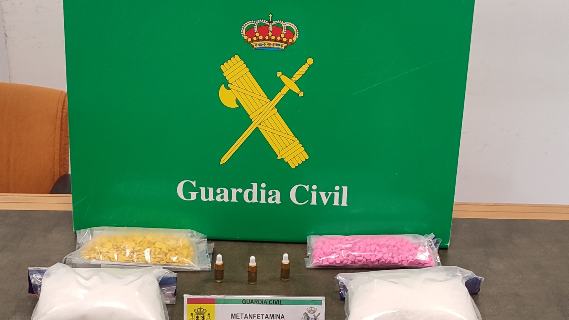 Detienen a dos traficantes en la AP-6 tras una fuga en dirección contraria