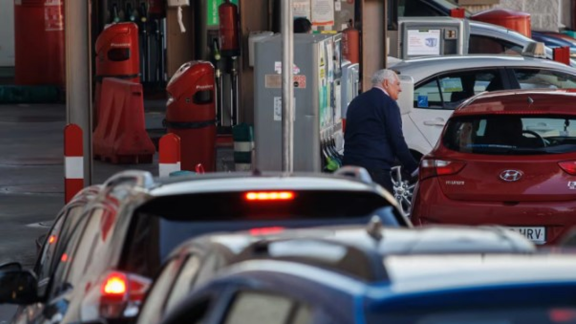 El petróleo se desploma tras el acuerdo EE. UU.-Irán y baja de la barrera de los 95 dólares