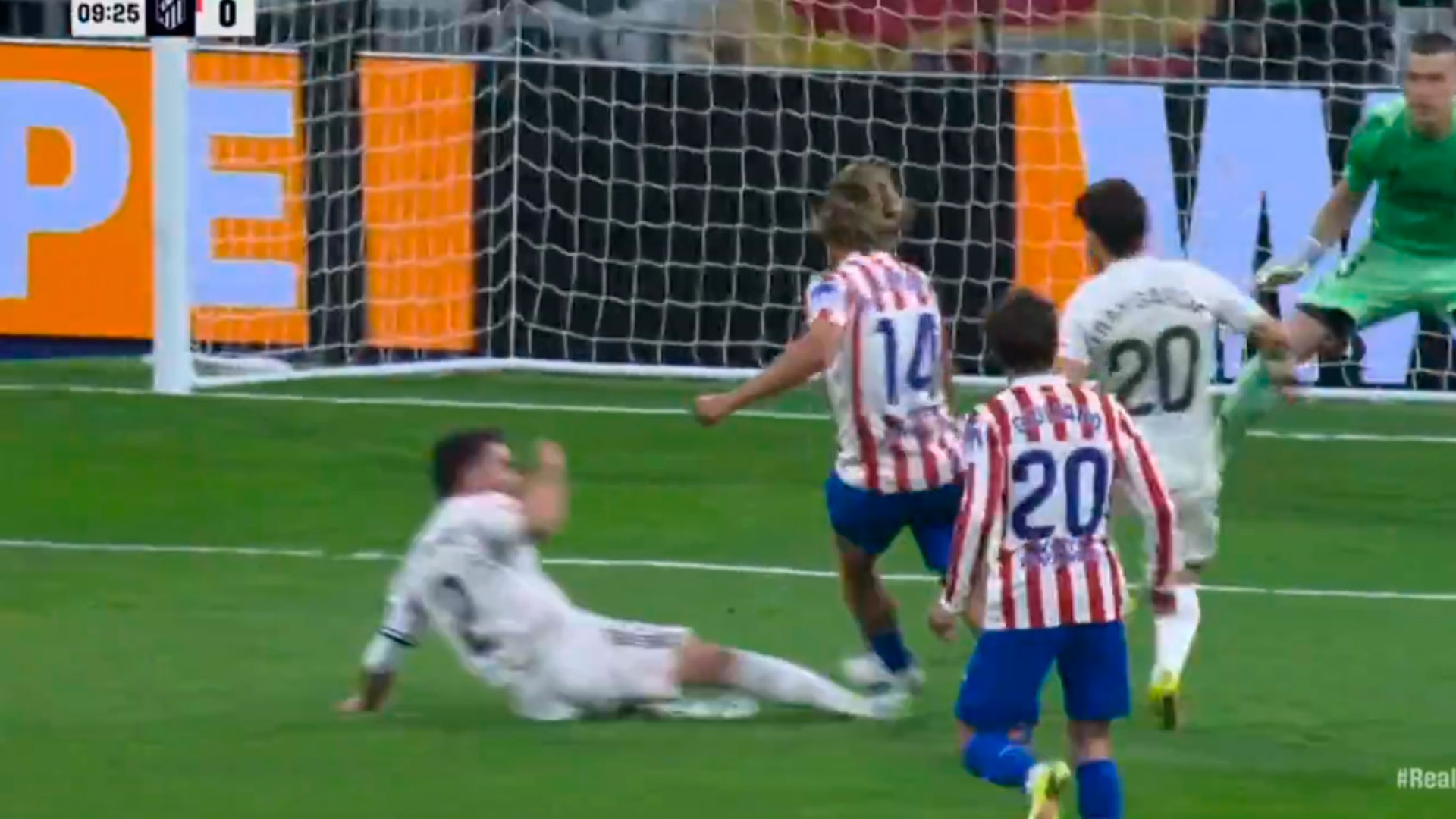 El 'recado' del Atlético por la polémica acción entre Carvajal y Llorente en el derbi: 